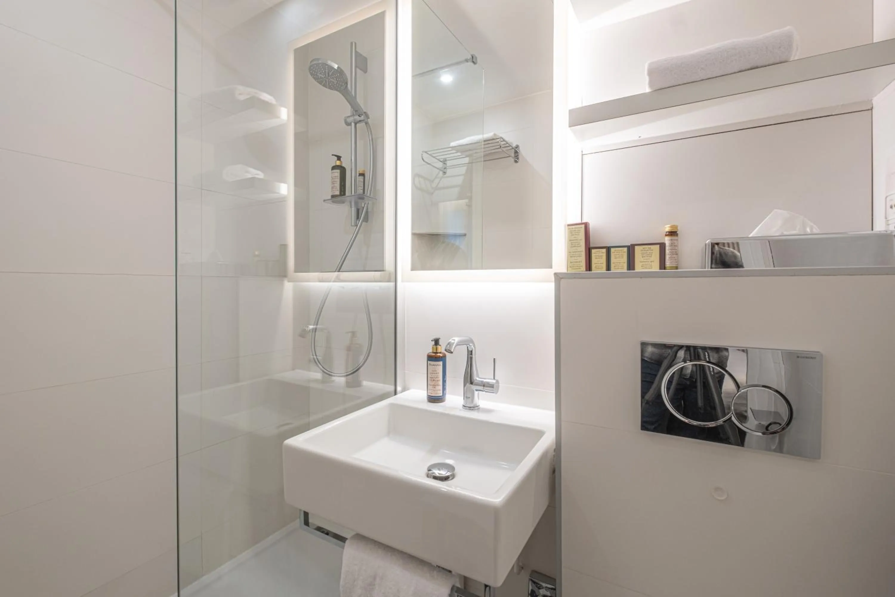 Shower in Hotel du College de France