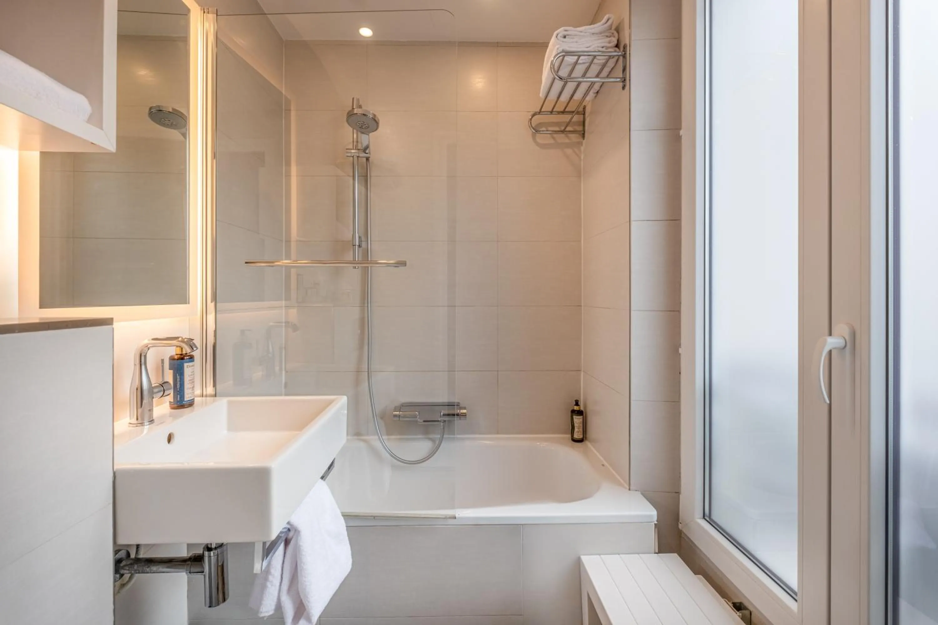 Bath in Hotel du College de France