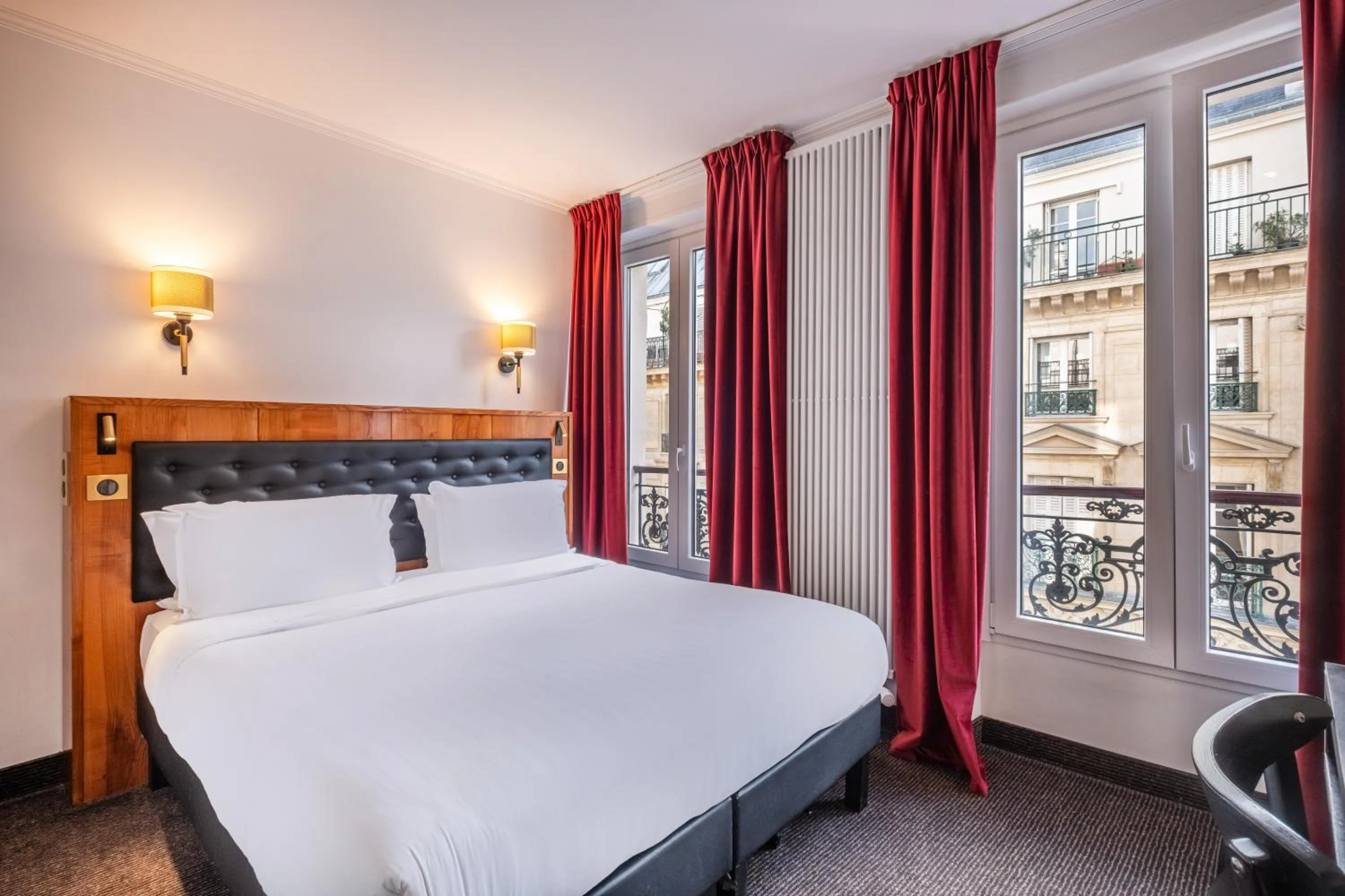 Bedroom, Bed in Hotel du College de France