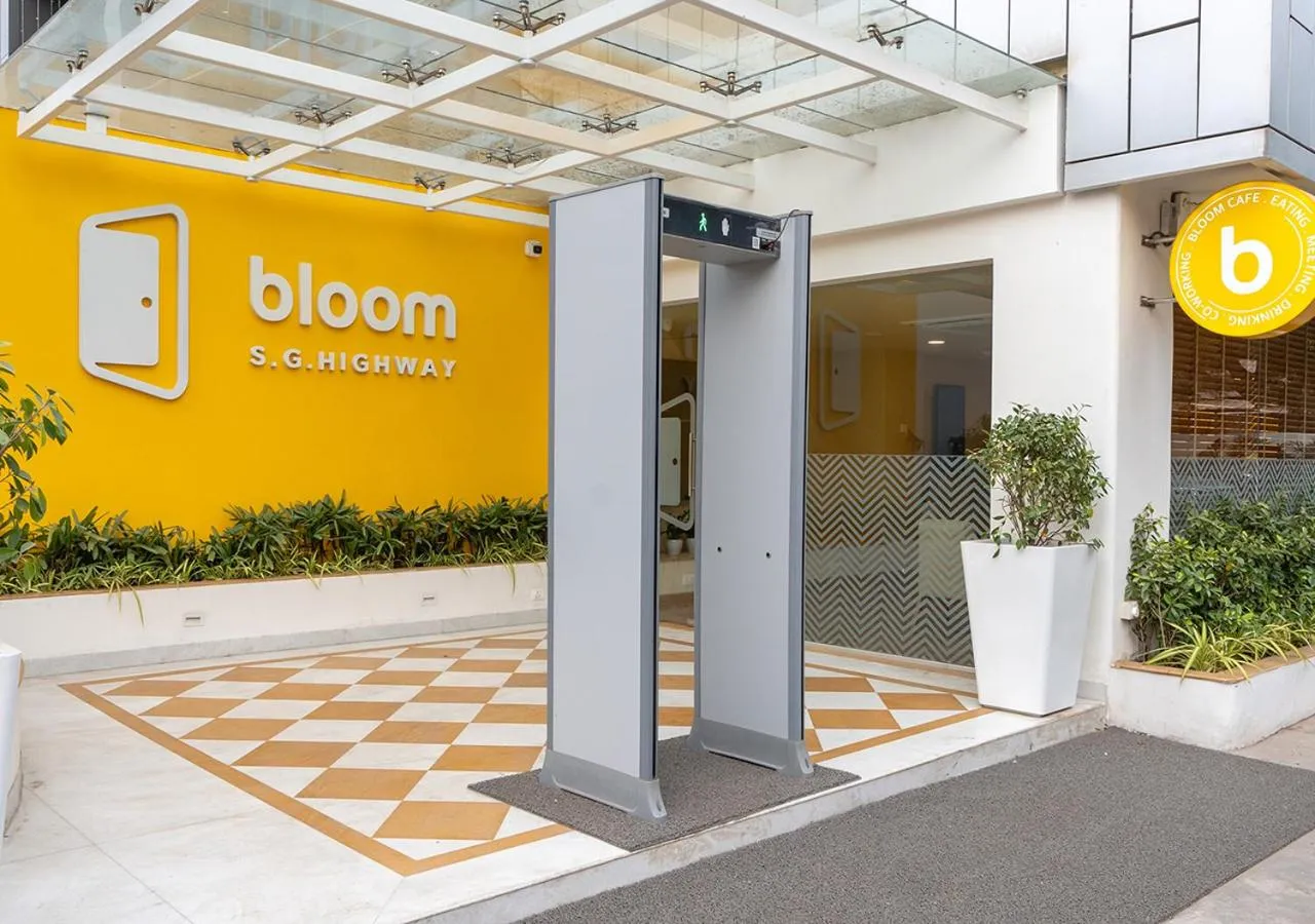 Facade/entrance in Bloom Hotel - SG Highway