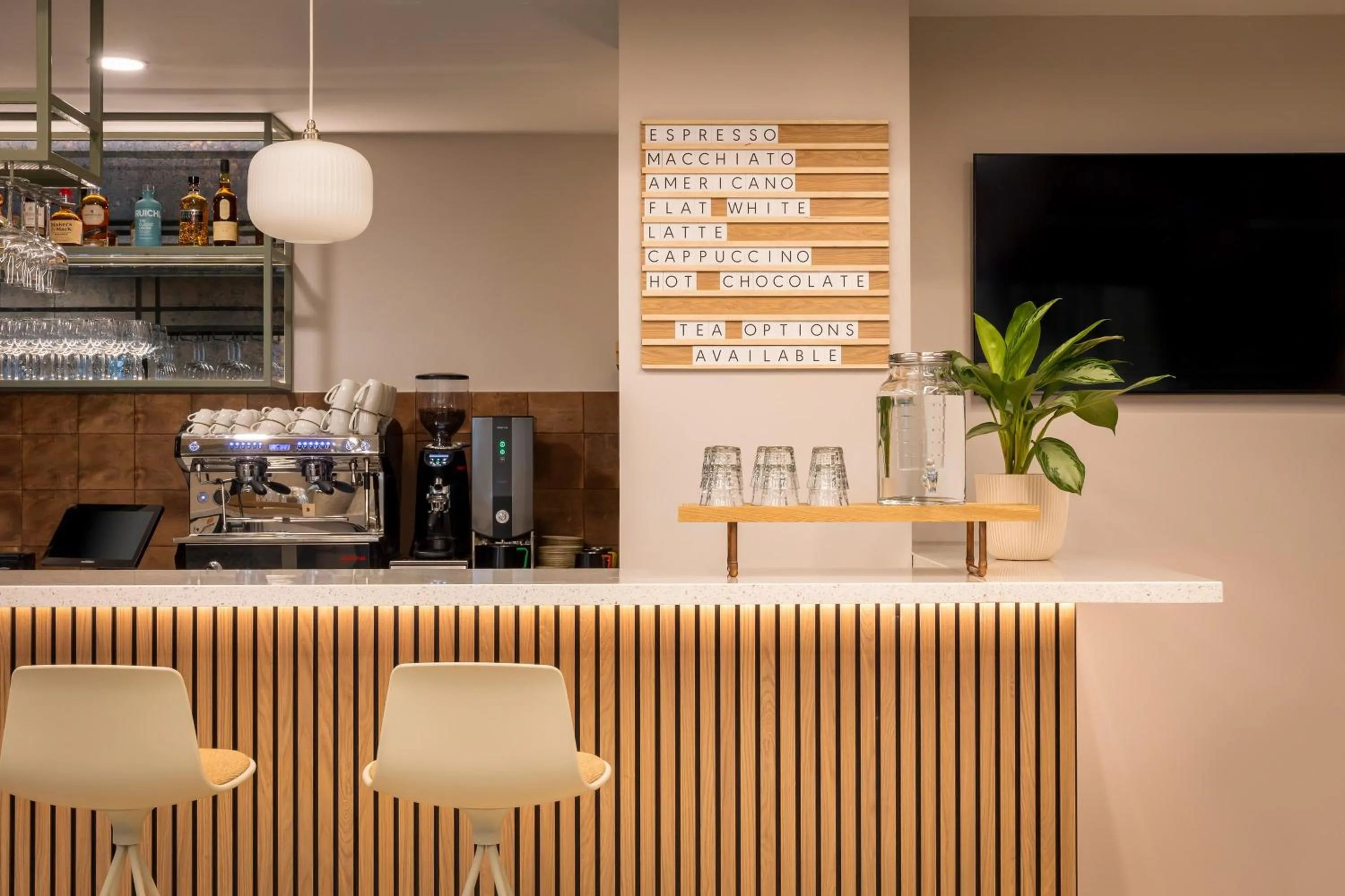 Lounge or bar in voco Zeal Exeter Science Park, by IHG