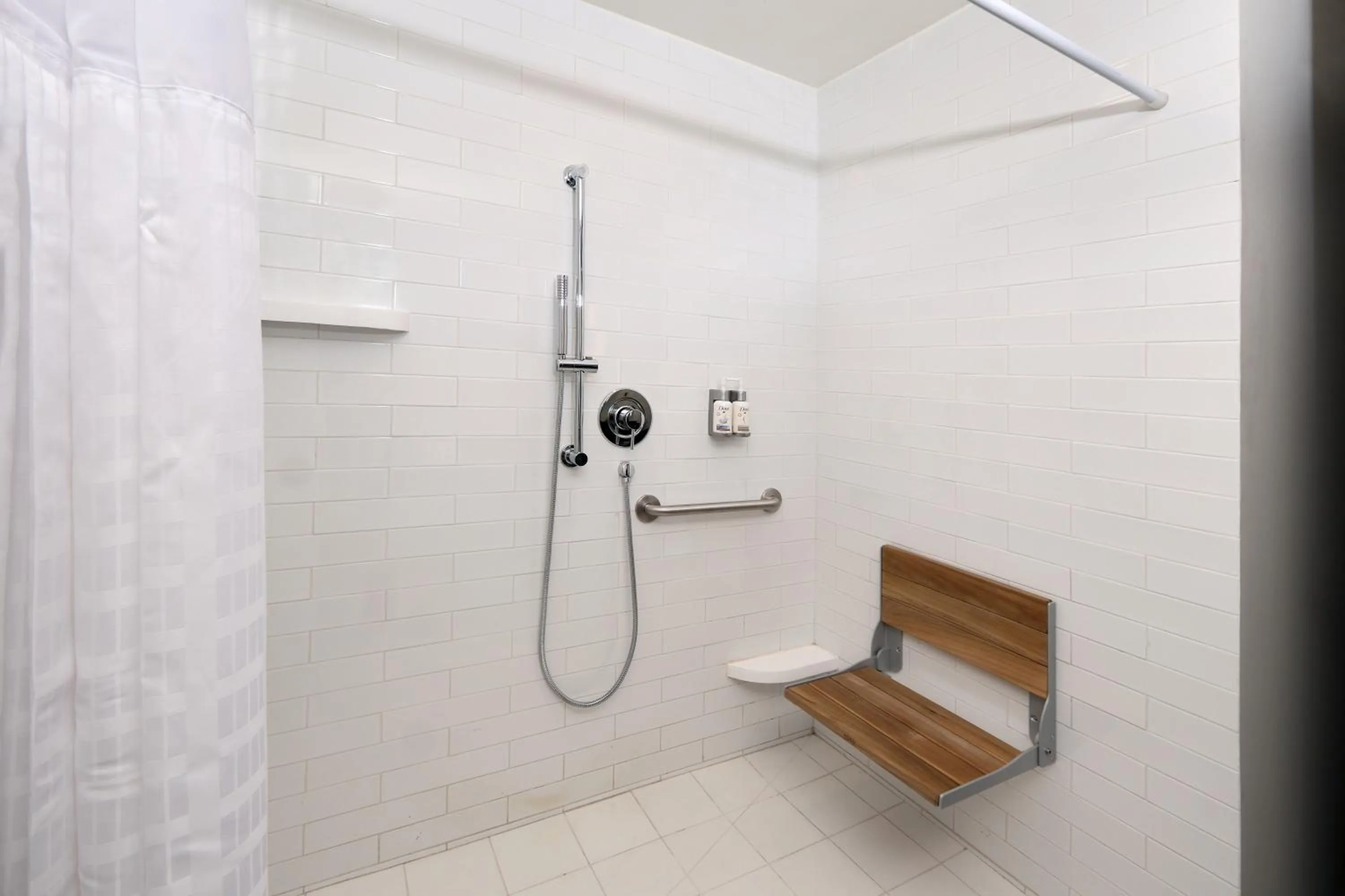 Shower in avid hotel Guadalajara Aeropuerto Norte