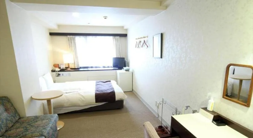 Bed in Hiroshima Kokusai Hotel