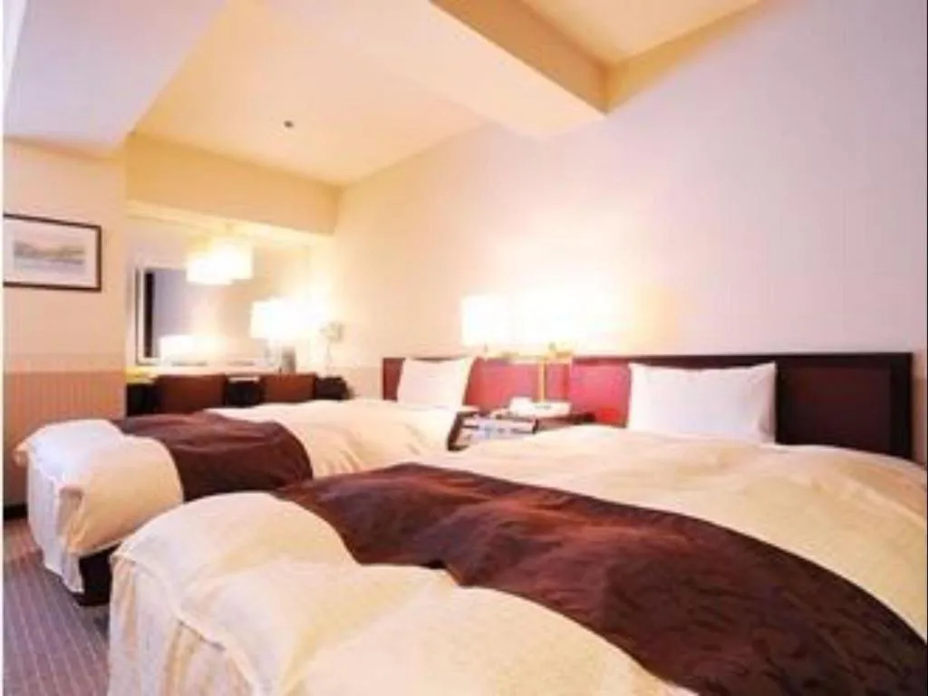 Bed in Hiroshima Kokusai Hotel