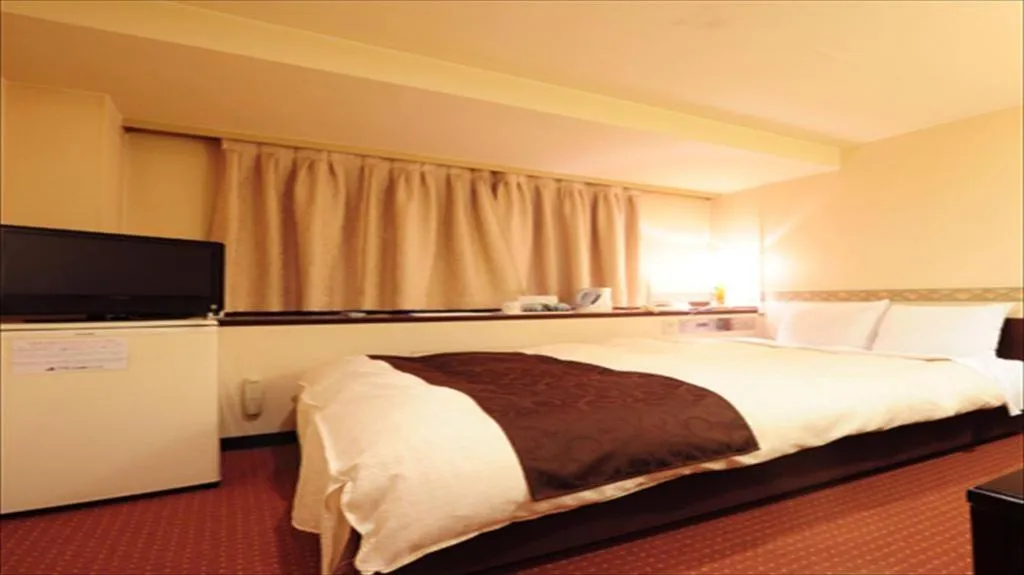 Bed in Hiroshima Kokusai Hotel