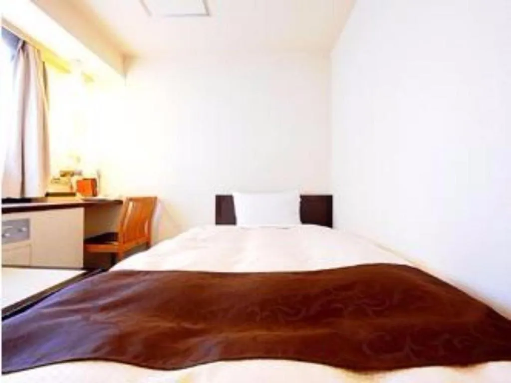 Bed in Hiroshima Kokusai Hotel