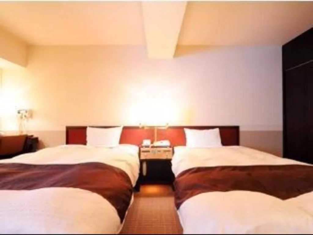 Bed in Hiroshima Kokusai Hotel