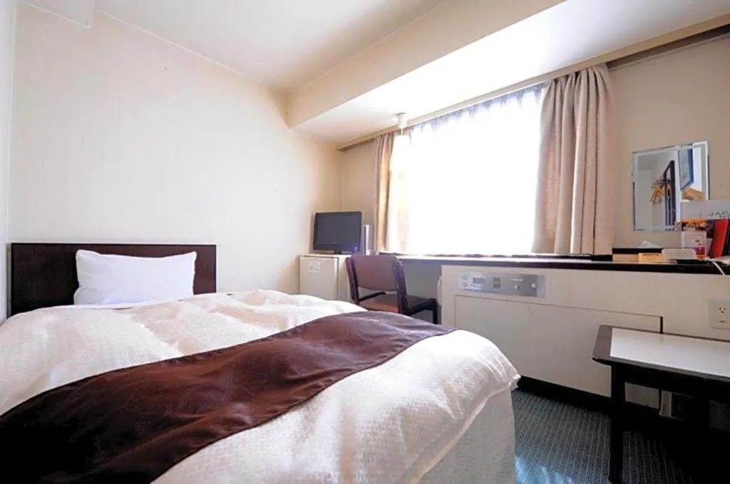 Bed in Hiroshima Kokusai Hotel