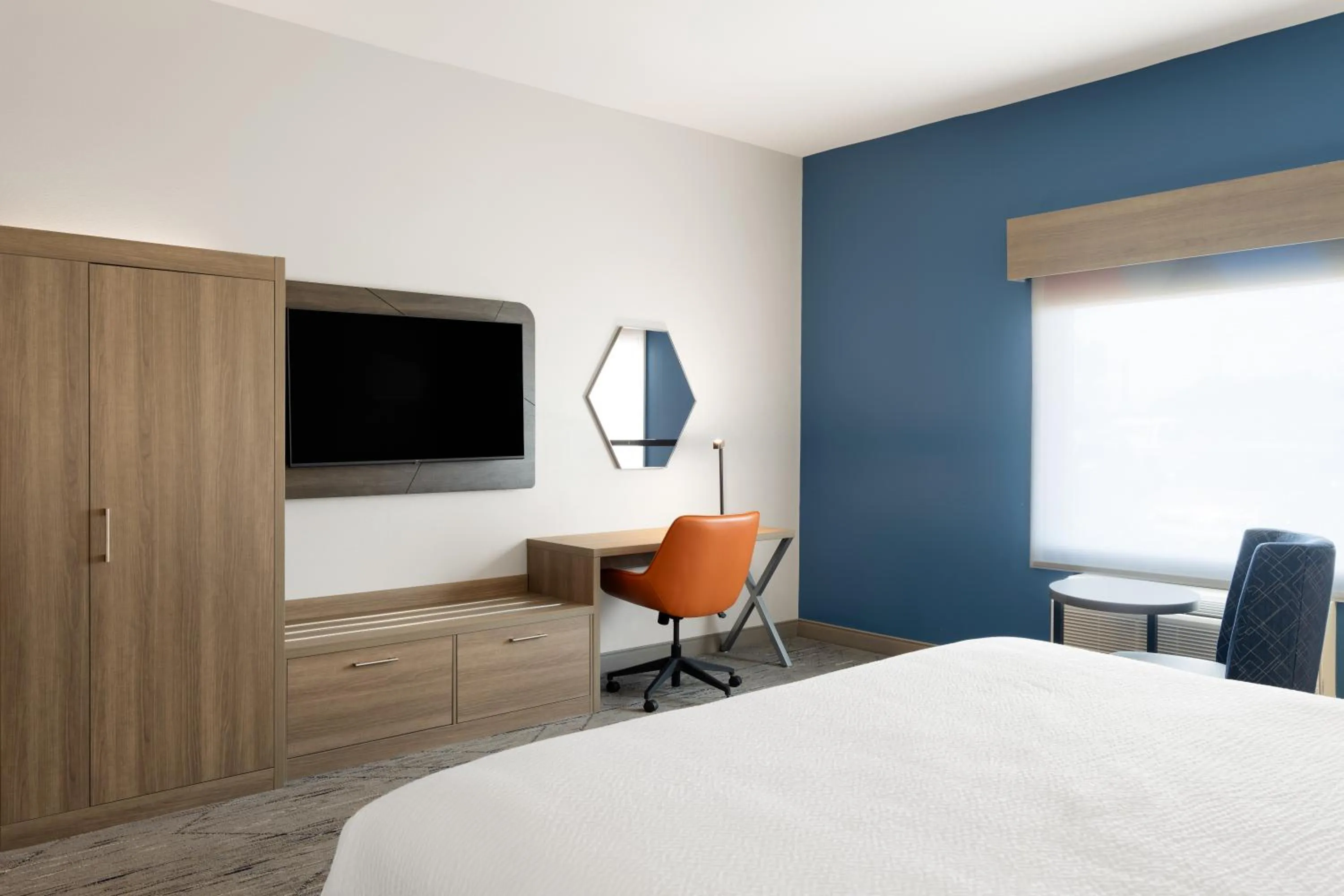 Bed in Holiday Inn Express & Suites Meridian I-20 by IHG