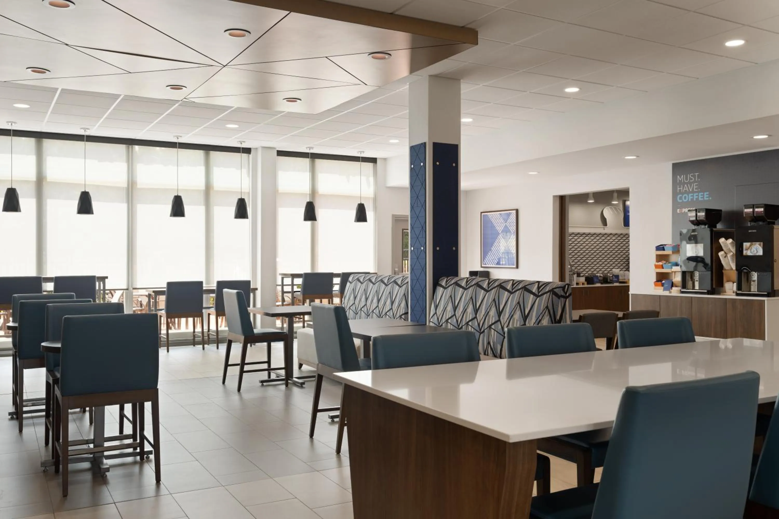 Dining area in Holiday Inn Express & Suites Meridian I-20 by IHG