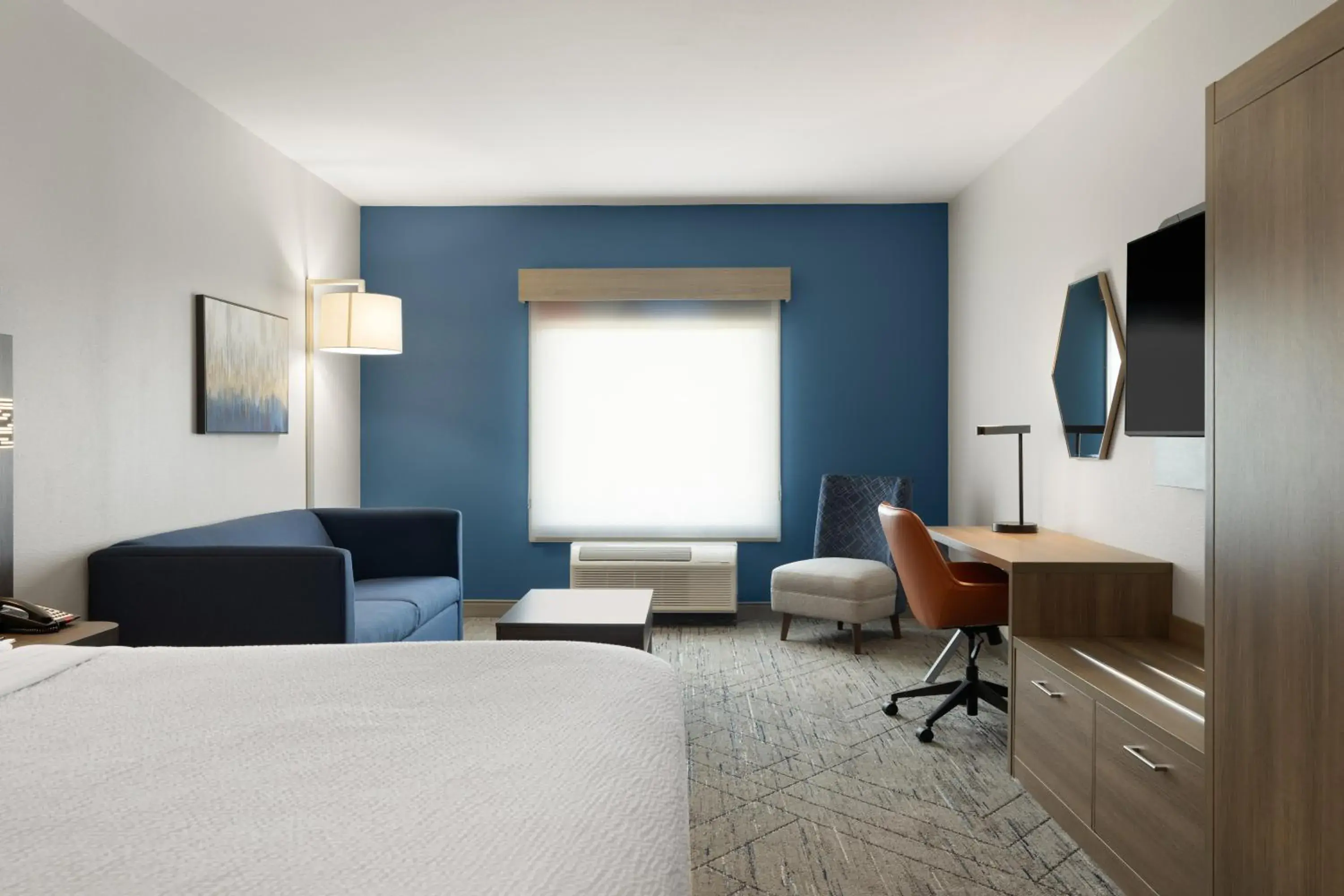 Bed in Holiday Inn Express & Suites Meridian I-20 by IHG Bed in Holiday Inn Express & Suites Meridian I-20 by IHG