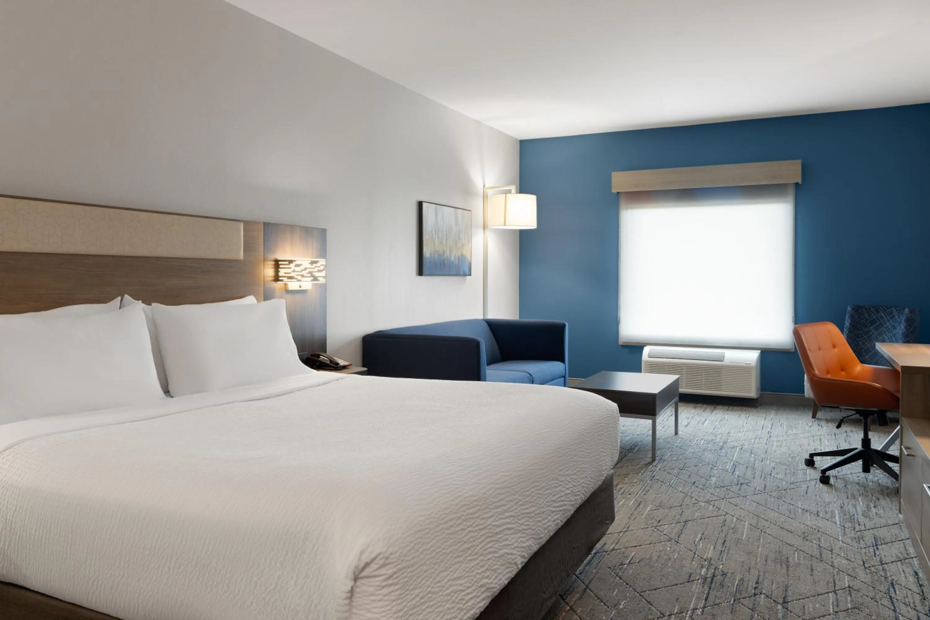 Bed in Holiday Inn Express & Suites Meridian I-20 by IHG