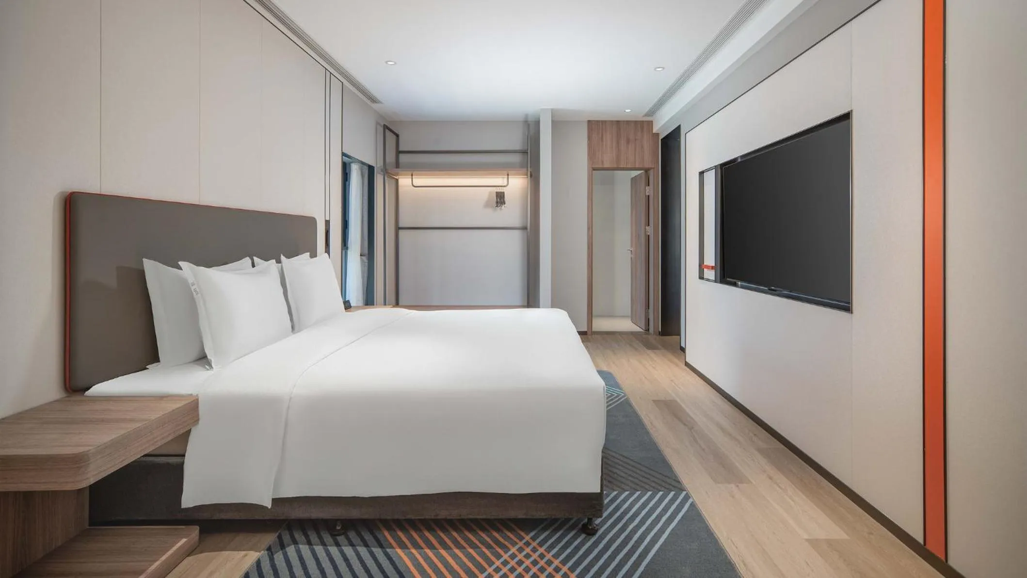 Photo of the whole room, Bed in Holiday Inn Express Xi'an Fengdong by IHG