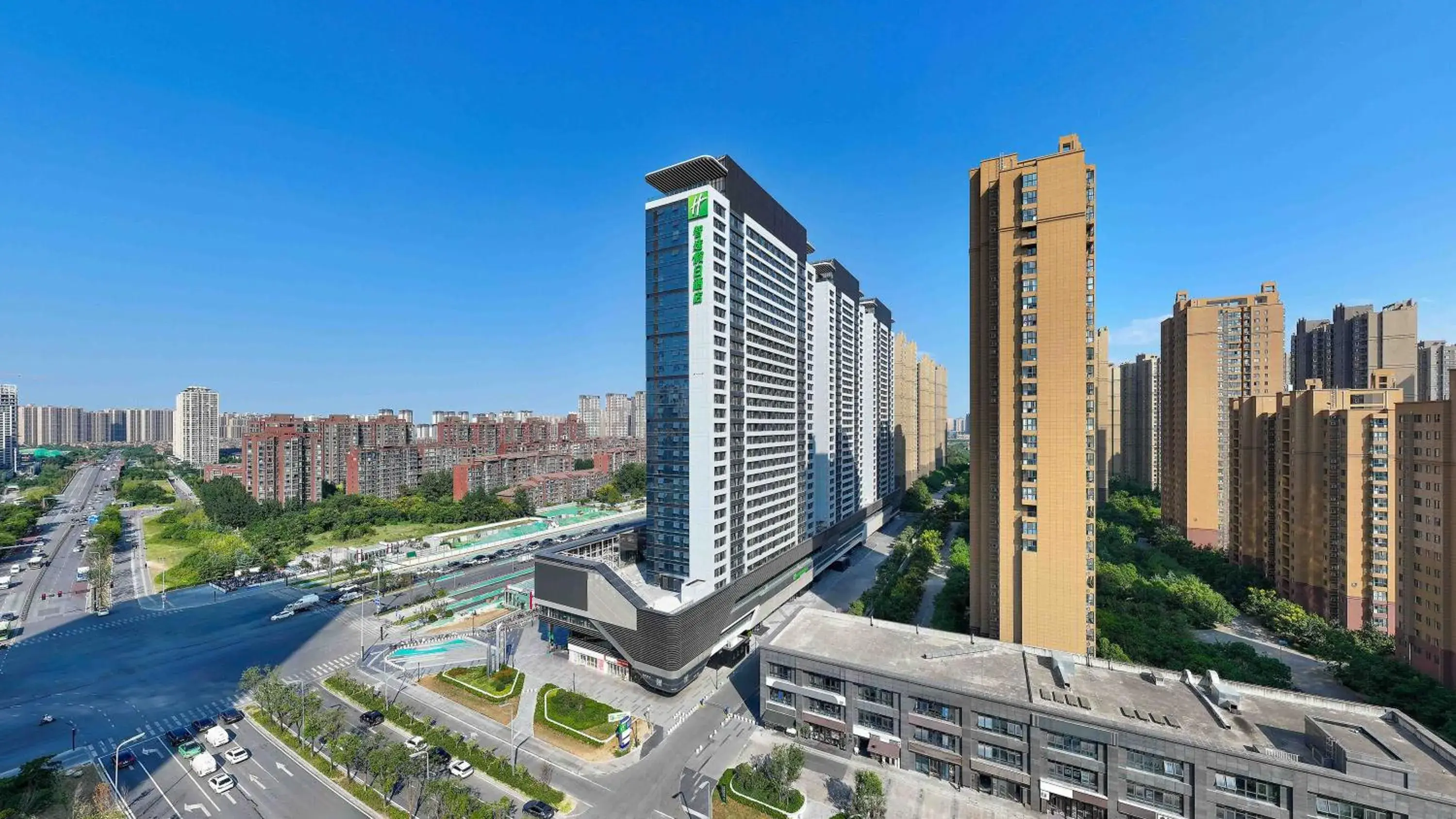Property building in Holiday Inn Express Xi'an Fengdong by IHG Property building in Holiday Inn Express Xi'an Fengdong by IHG