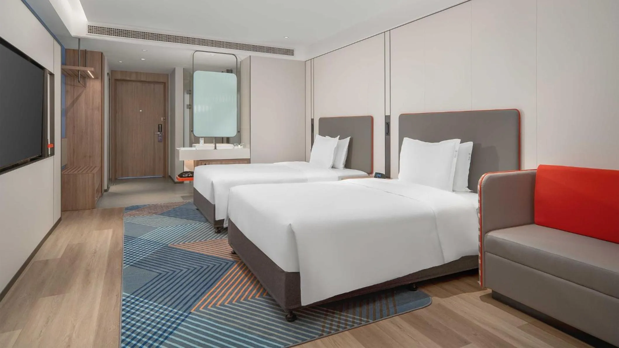 Photo of the whole room, Bed in Holiday Inn Express Xi'an Fengdong by IHG