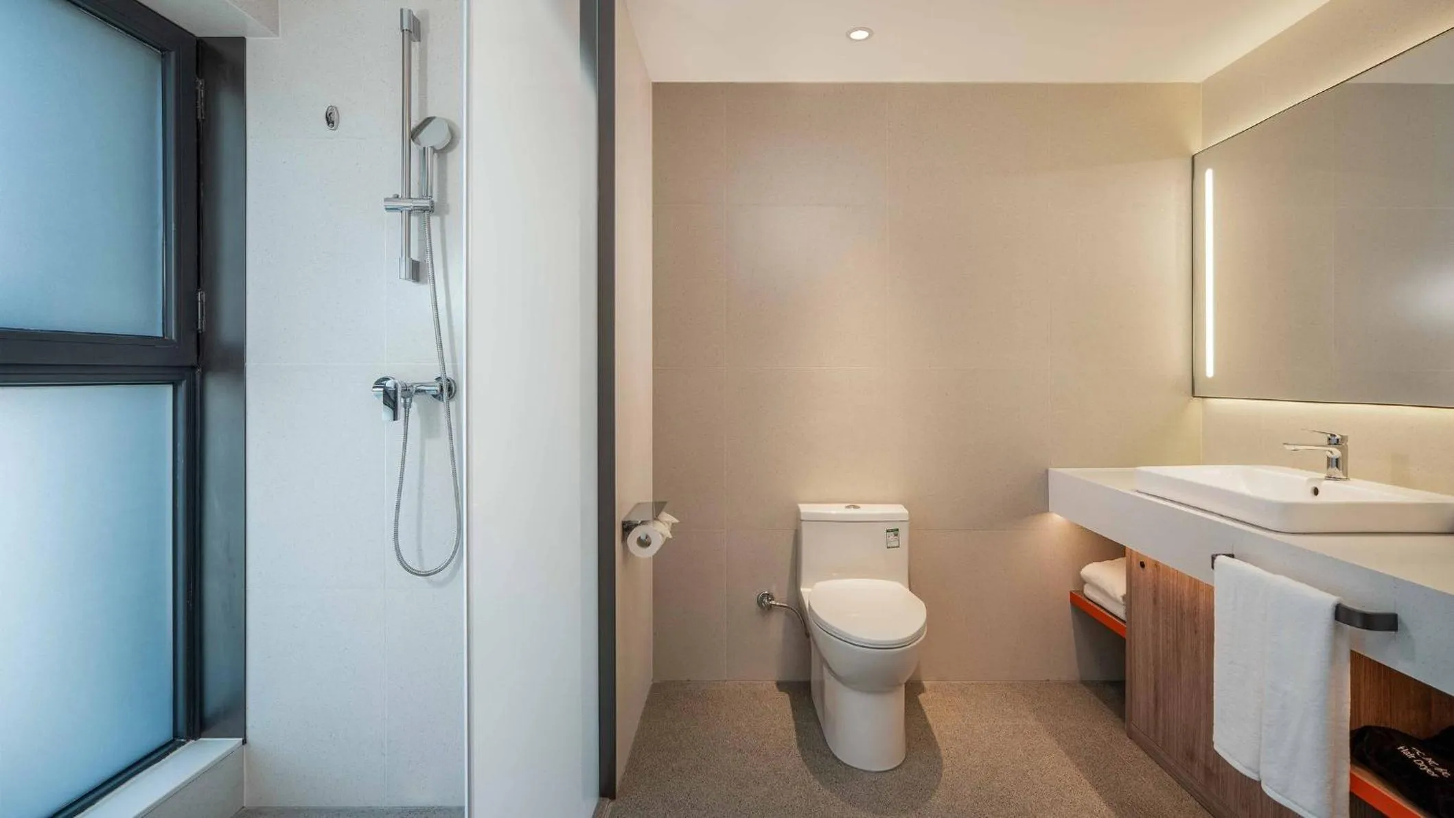 Photo of the whole room in Holiday Inn Express Xi'an Fengdong by IHG