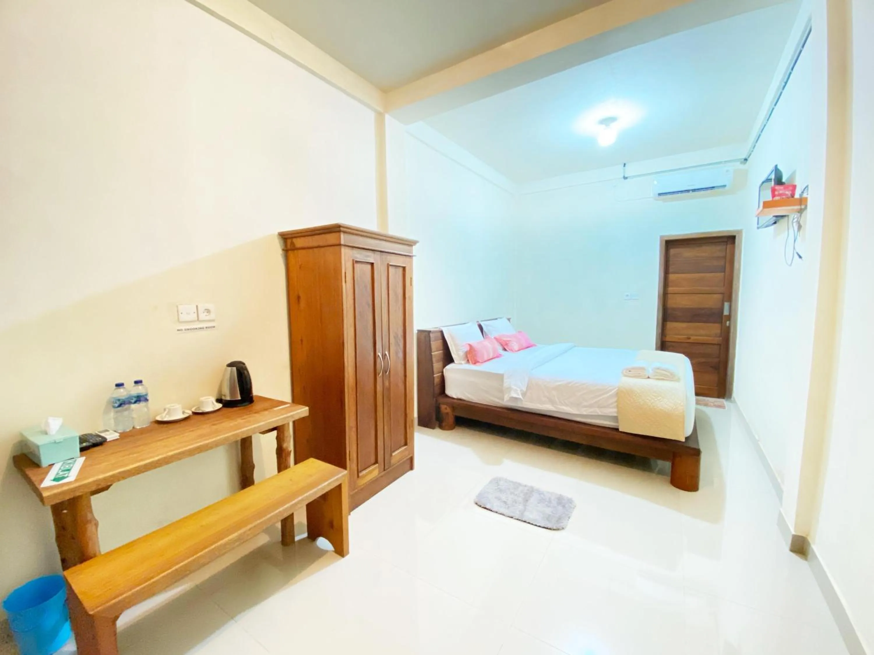 Bedroom, Bed in Bujai Mentawai Griya Hotel