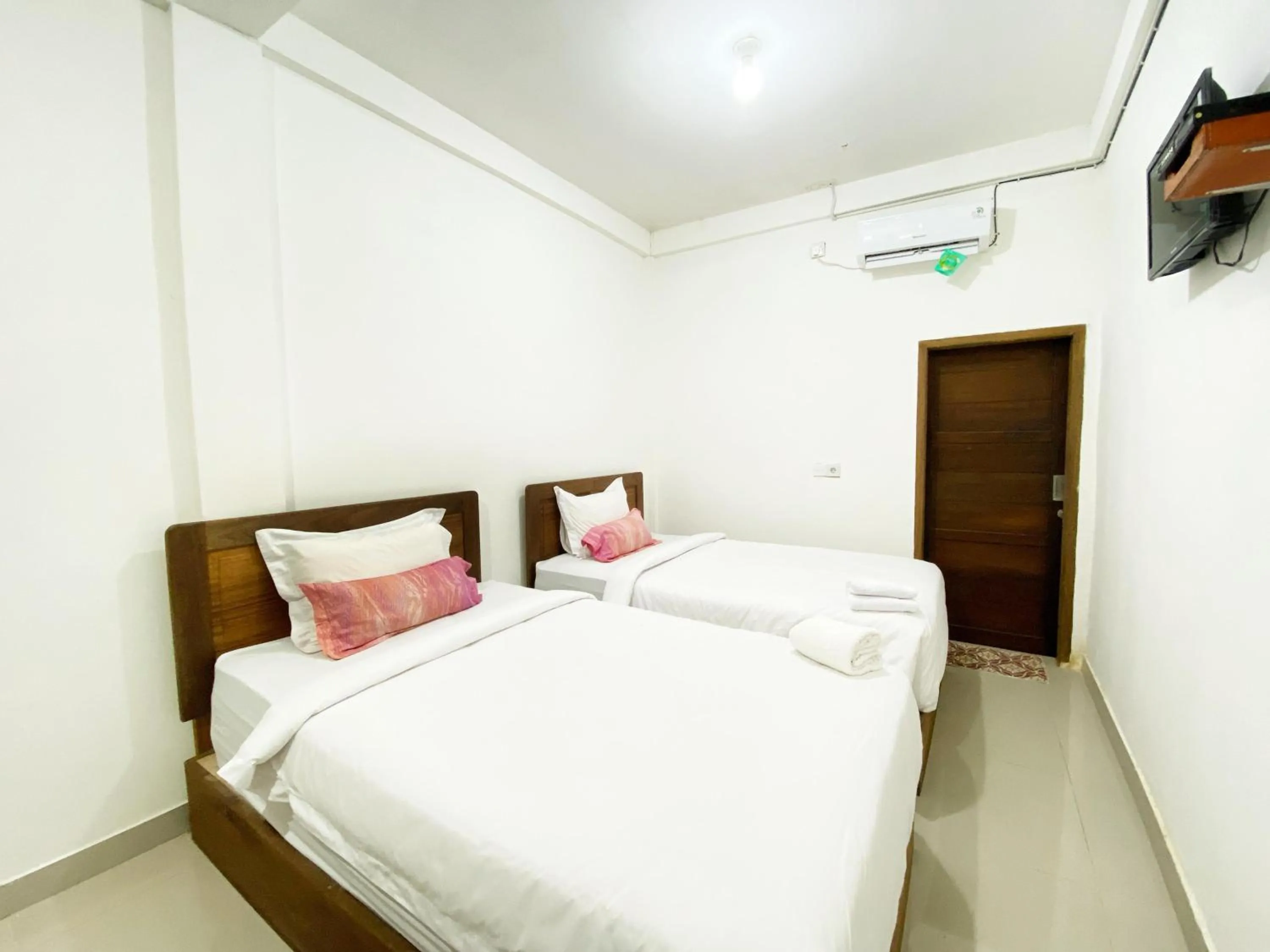 Bed in Bujai Mentawai Griya Hotel