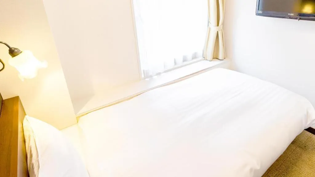 Bed in Hotel Shimbashi Sambankan