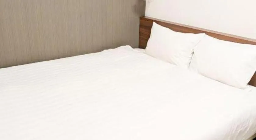 Bed in Hotel Shimbashi Sambankan