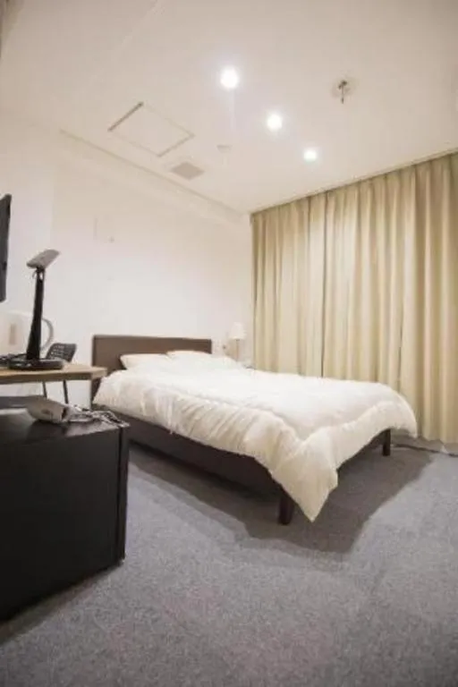 Bed in Rozy Hotel Namba