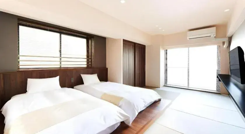 Bed in montan HAKATA Bed in montan HAKATA