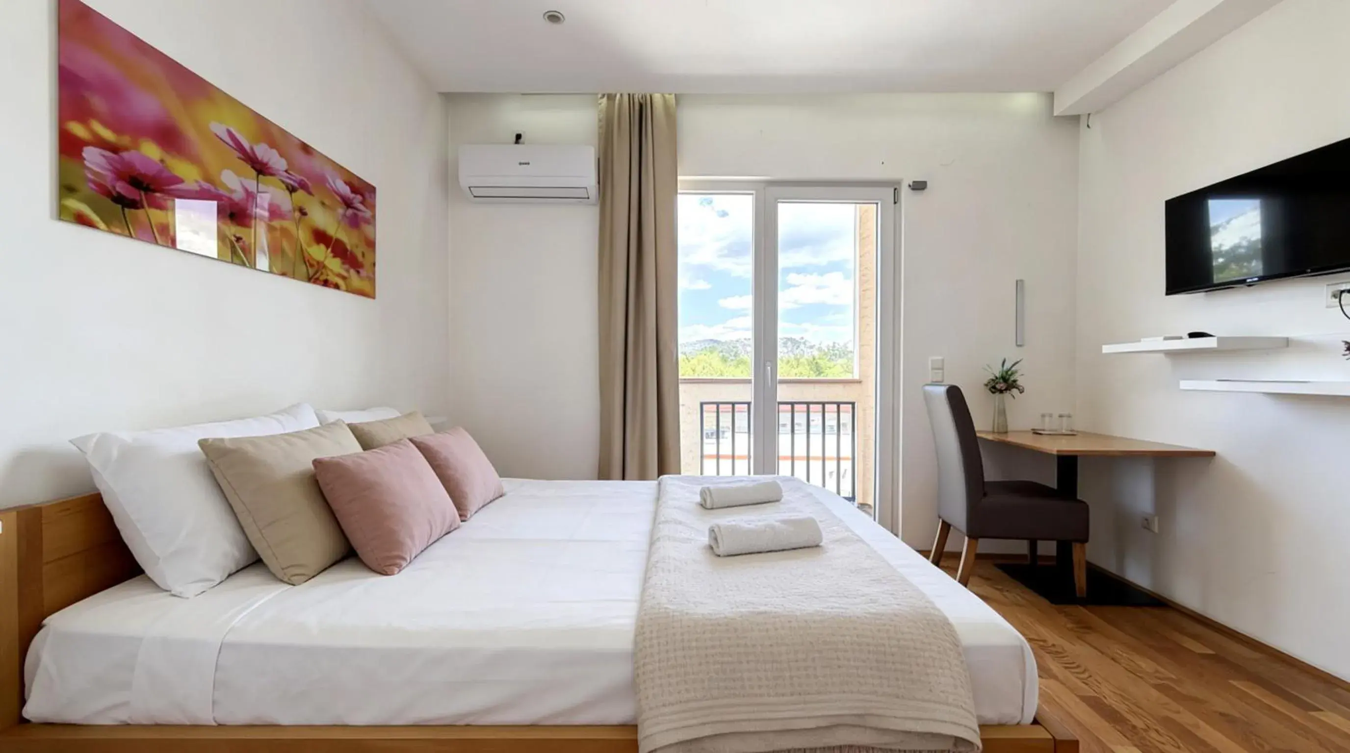 Double Room with Balcony in Gaia Aparthotel near Airport Double Room with Balcony in Gaia Aparthotel near Airport