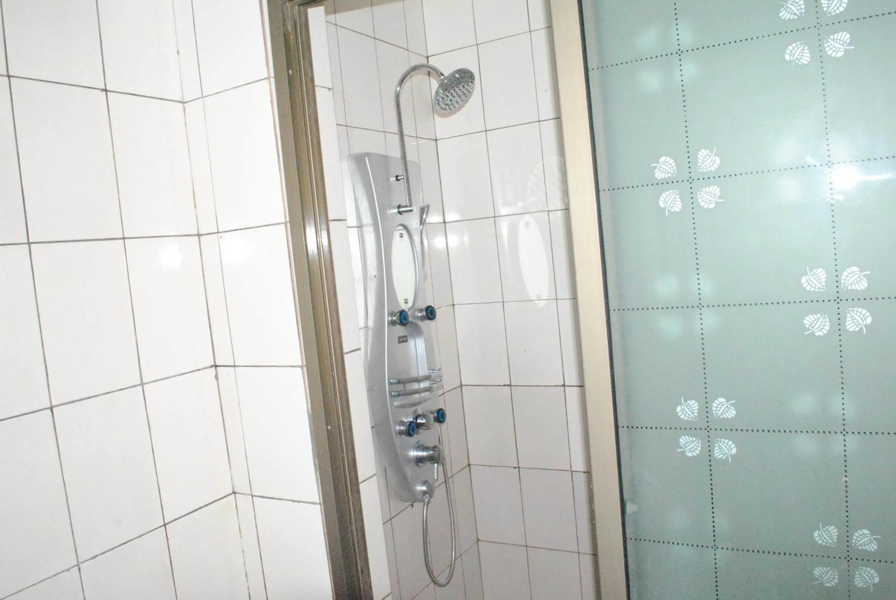 Shower in Kiriri Residence Hotel