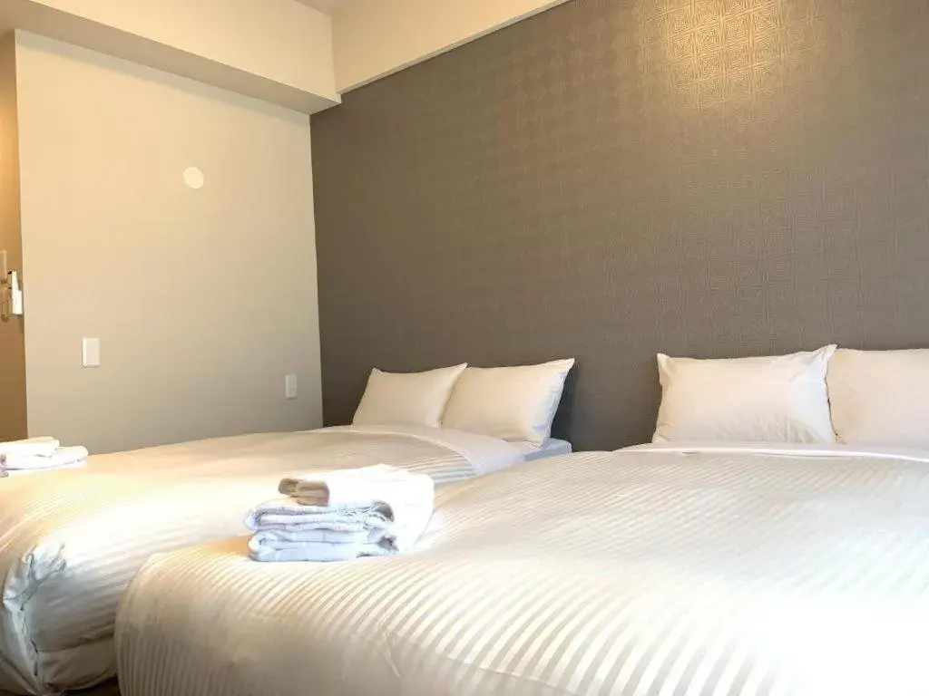 Bed in Mr.KINJO LINK in KUME NAHA Bed in Mr.KINJO LINK in KUME NAHA