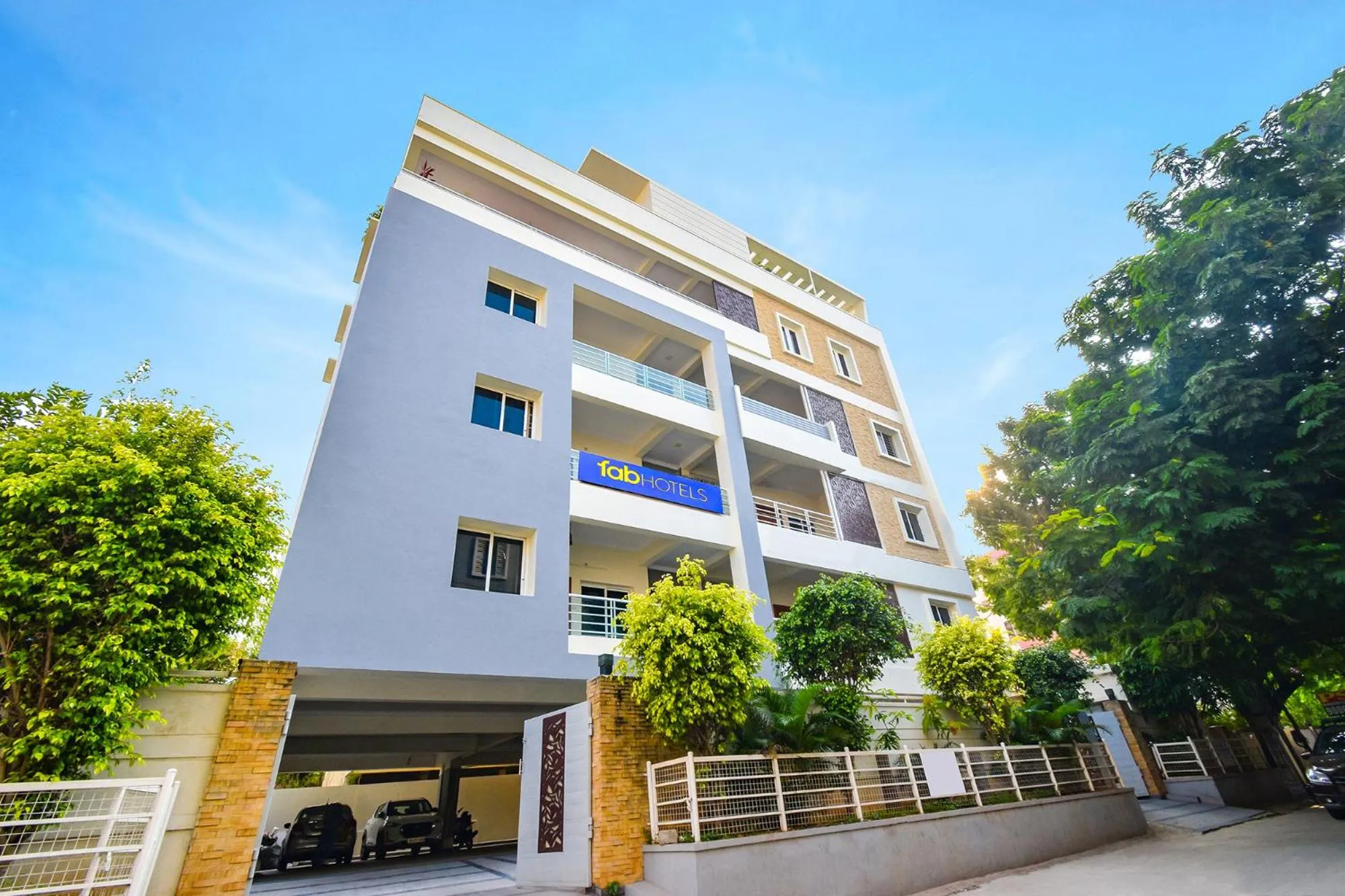 FabHotel De Alphabet II - Nr Ameerpet Metro Station