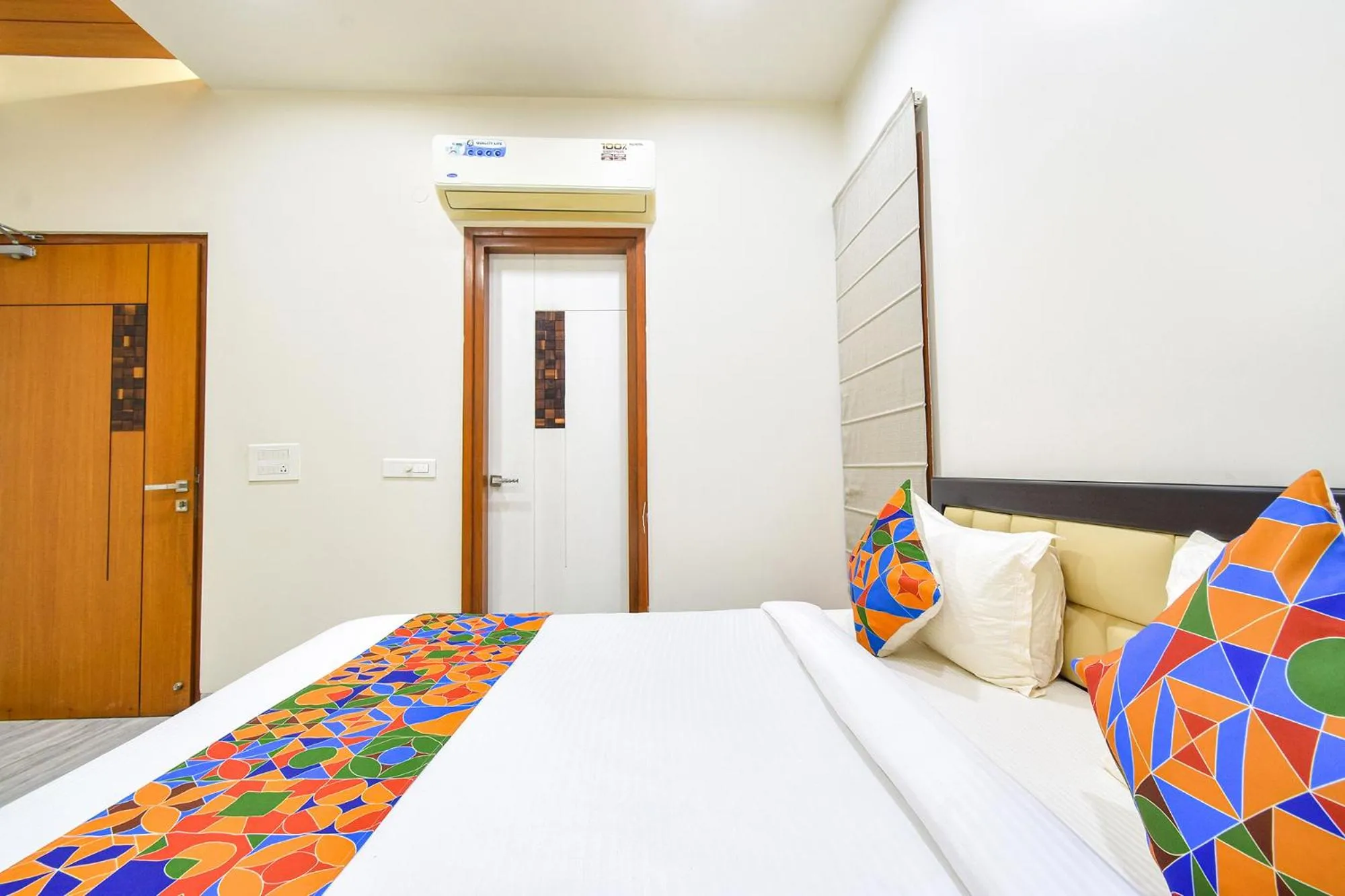 Bed in FabHotel De Alphabet II - Nr Ameerpet Metro Station