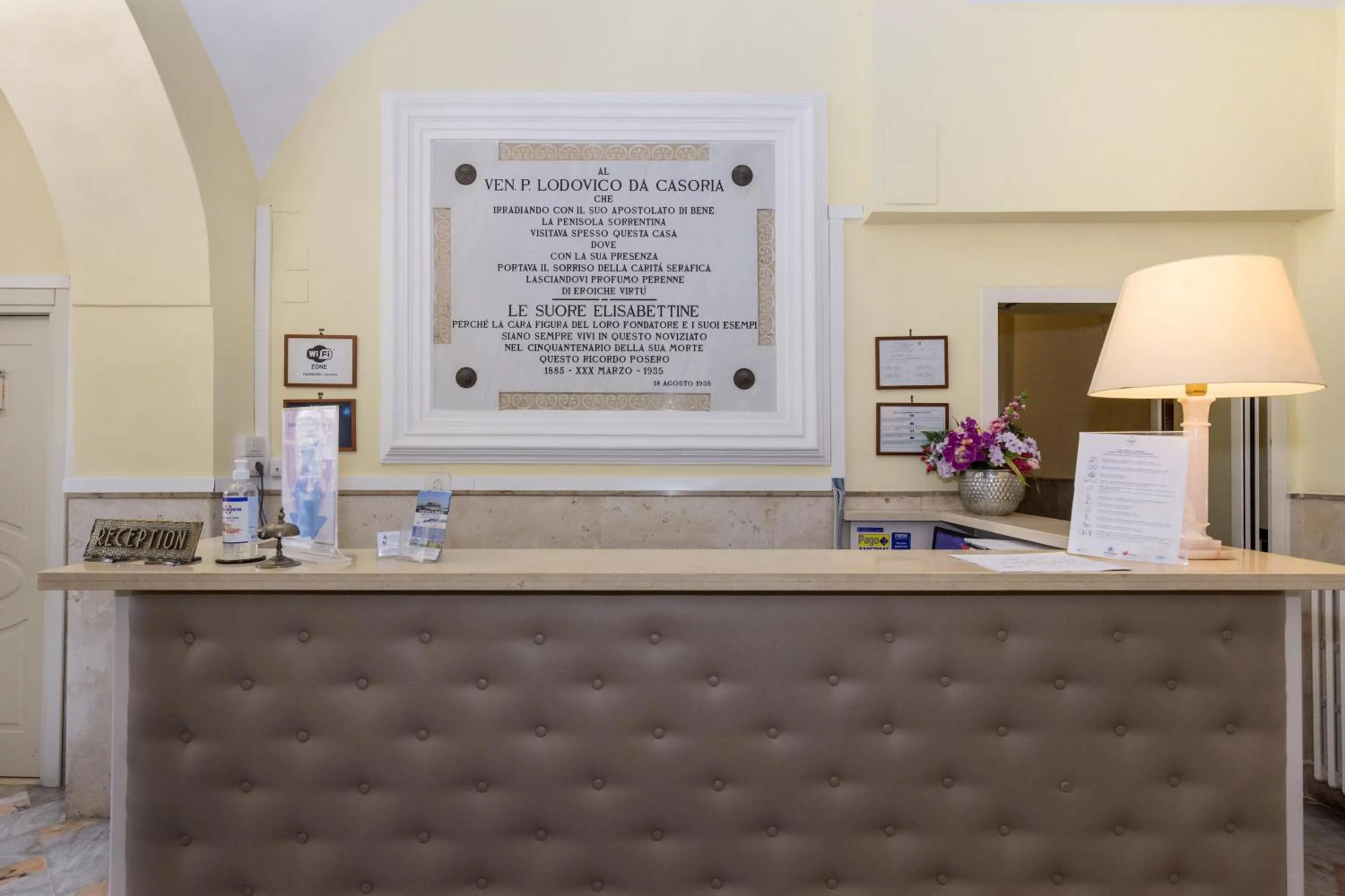 Lobby or reception in Sisters Hotel