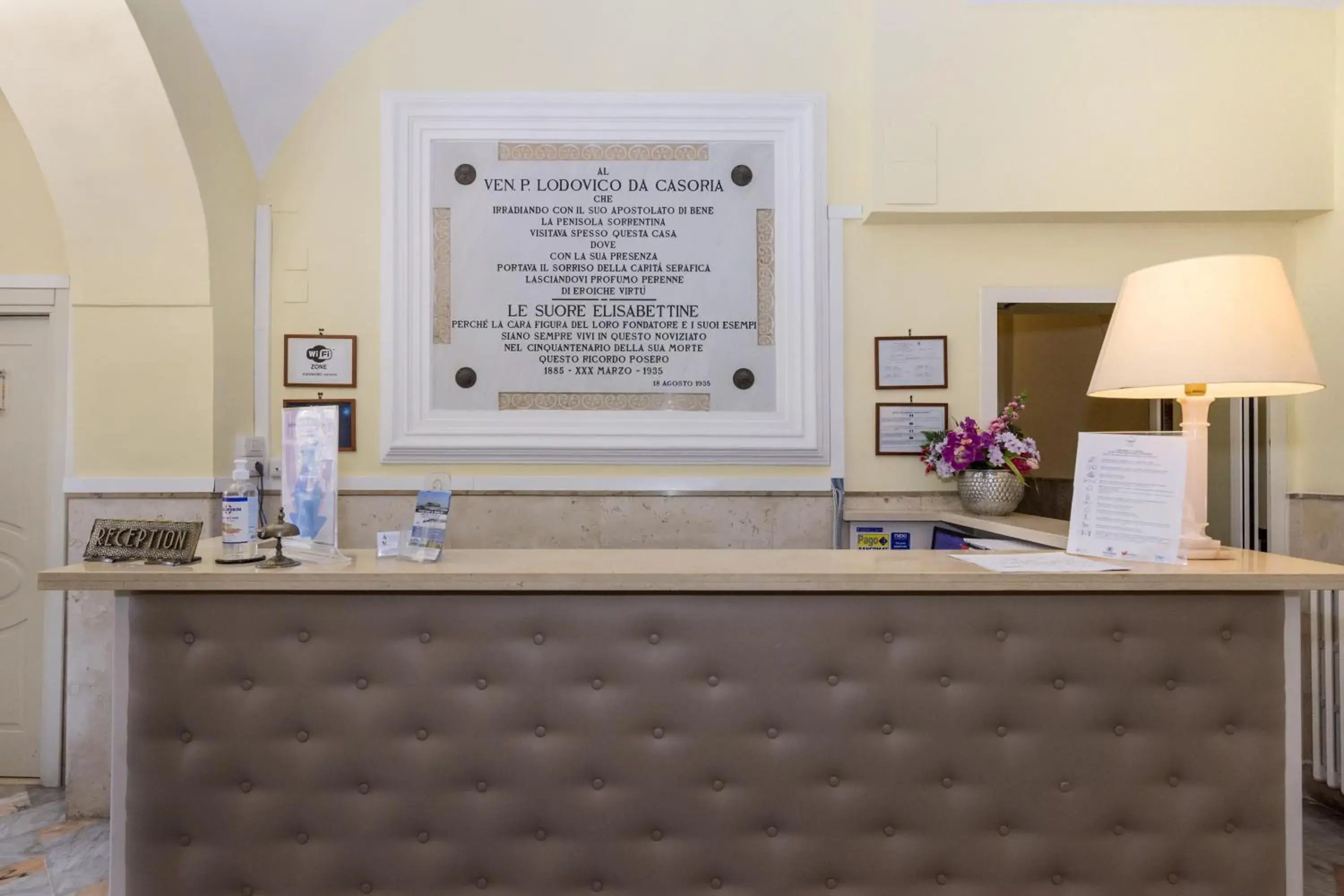 Lobby or reception in Sisters Hotel Lobby or reception in Sisters Hotel