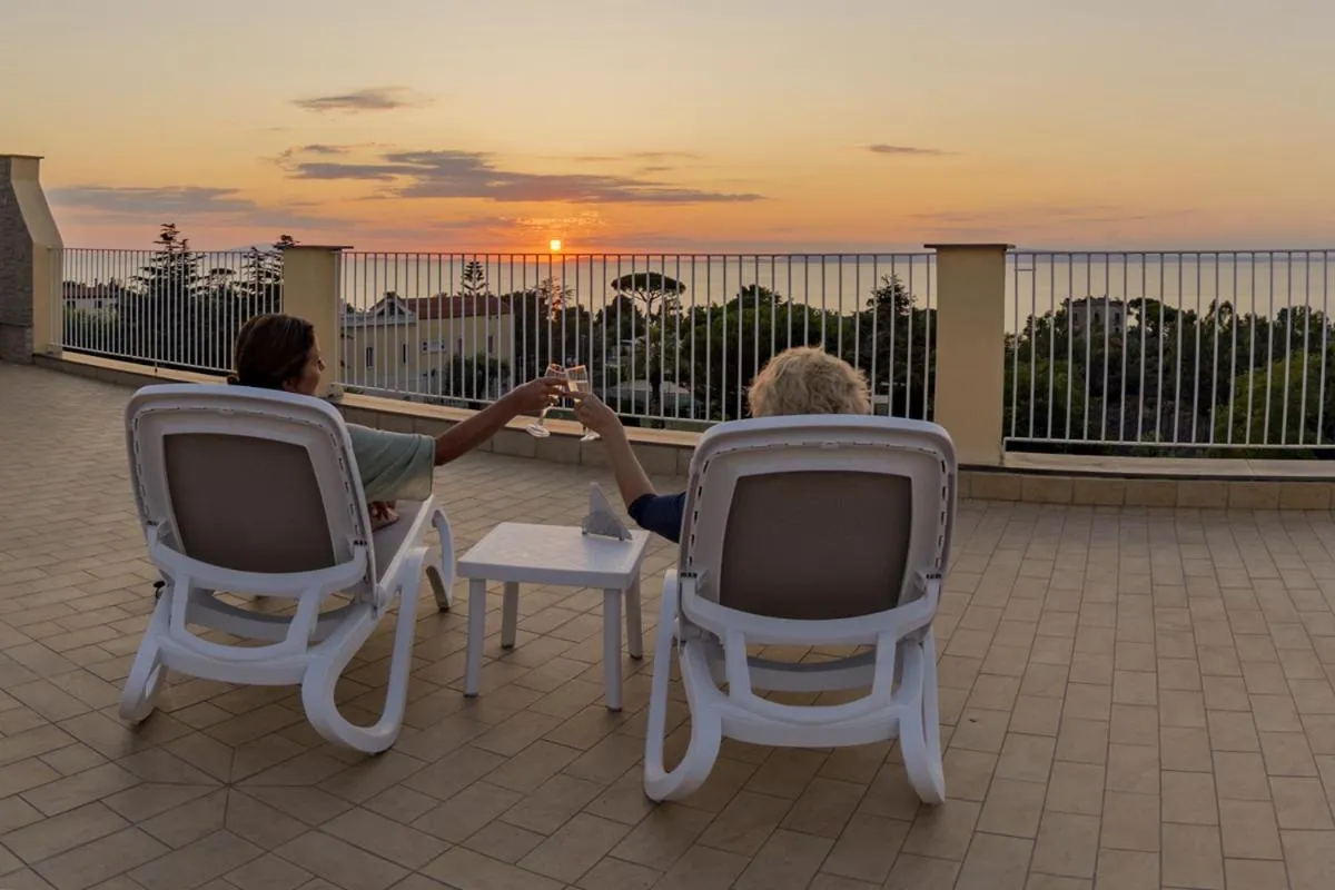 Balcony/Terrace in Sisters Hotel