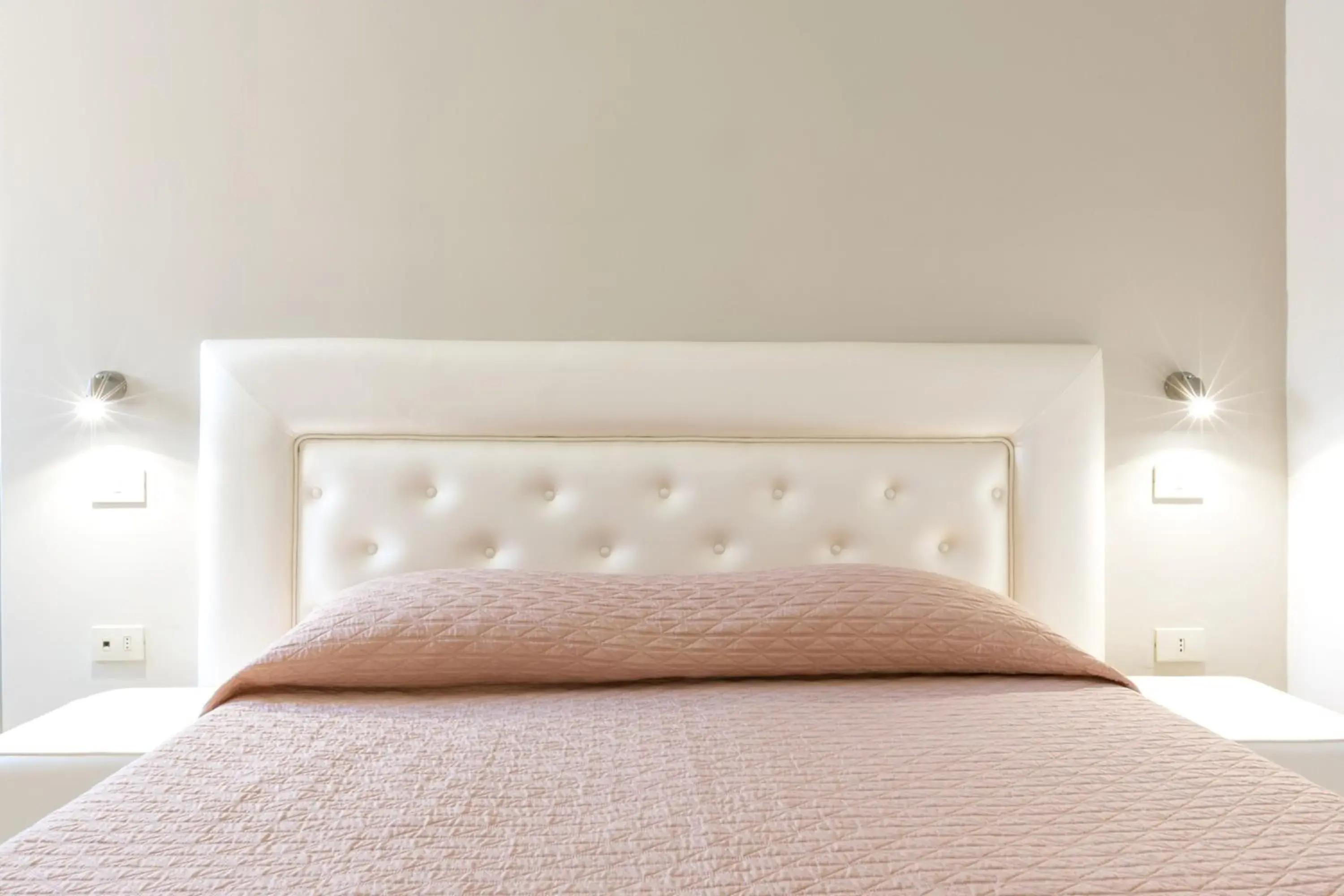 Photo of the whole room, Bed in Sisters Hotel Photo of the whole room, Bed in Sisters Hotel