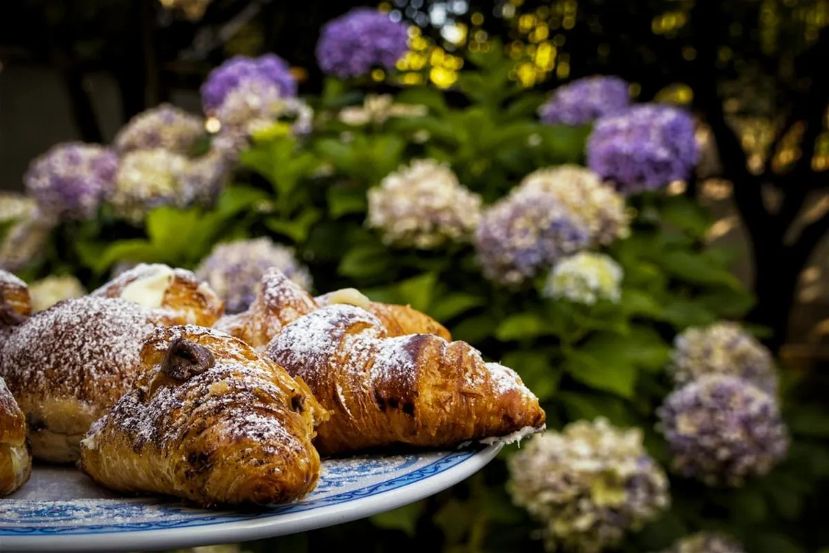 Food in Sisters Hotel