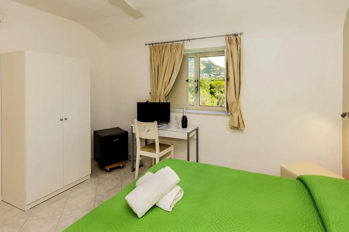 Bedroom, Bed in Sisters Hotel