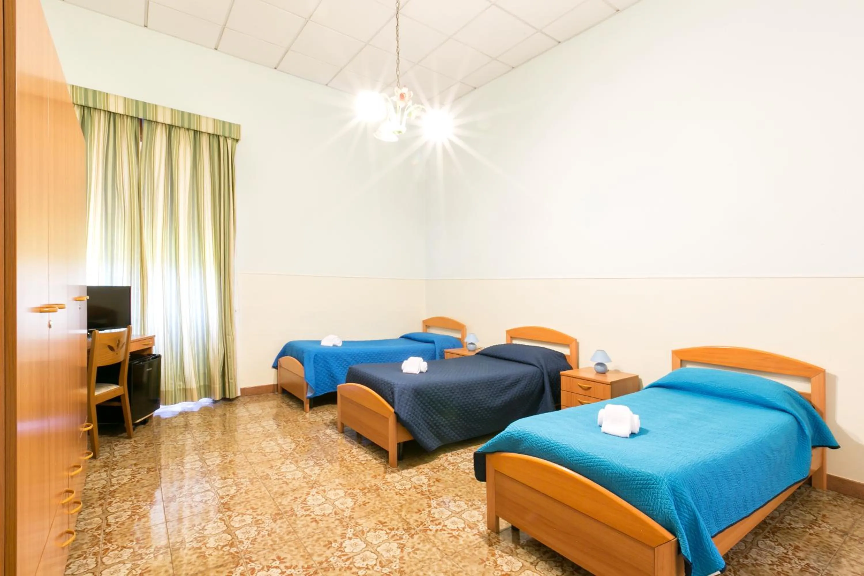 Photo of the whole room in Sisters Hotel