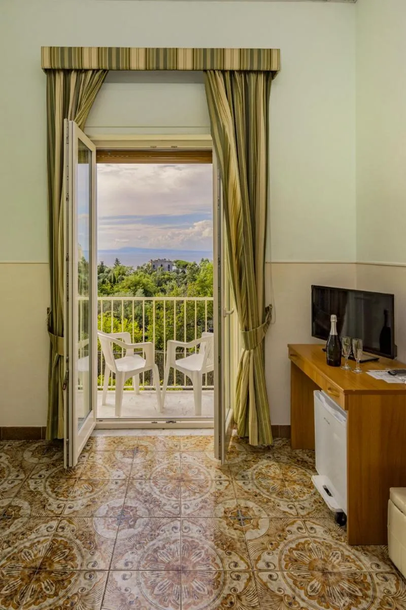 Balcony/Terrace in Sisters Hotel