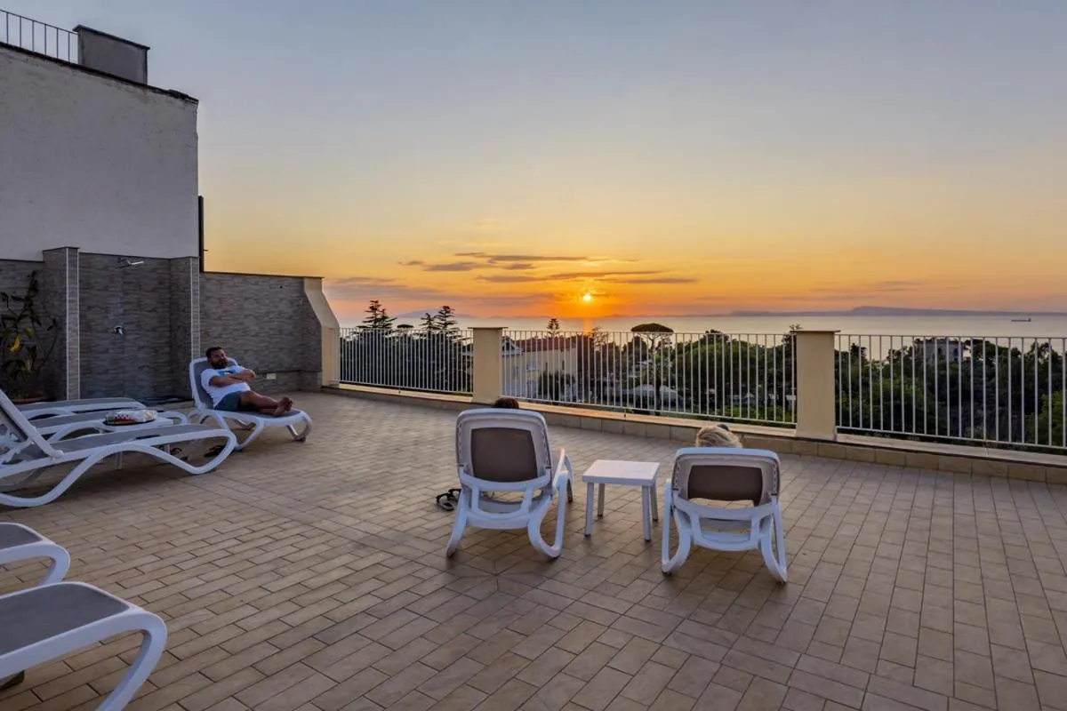 Balcony/Terrace in Sisters Hotel
