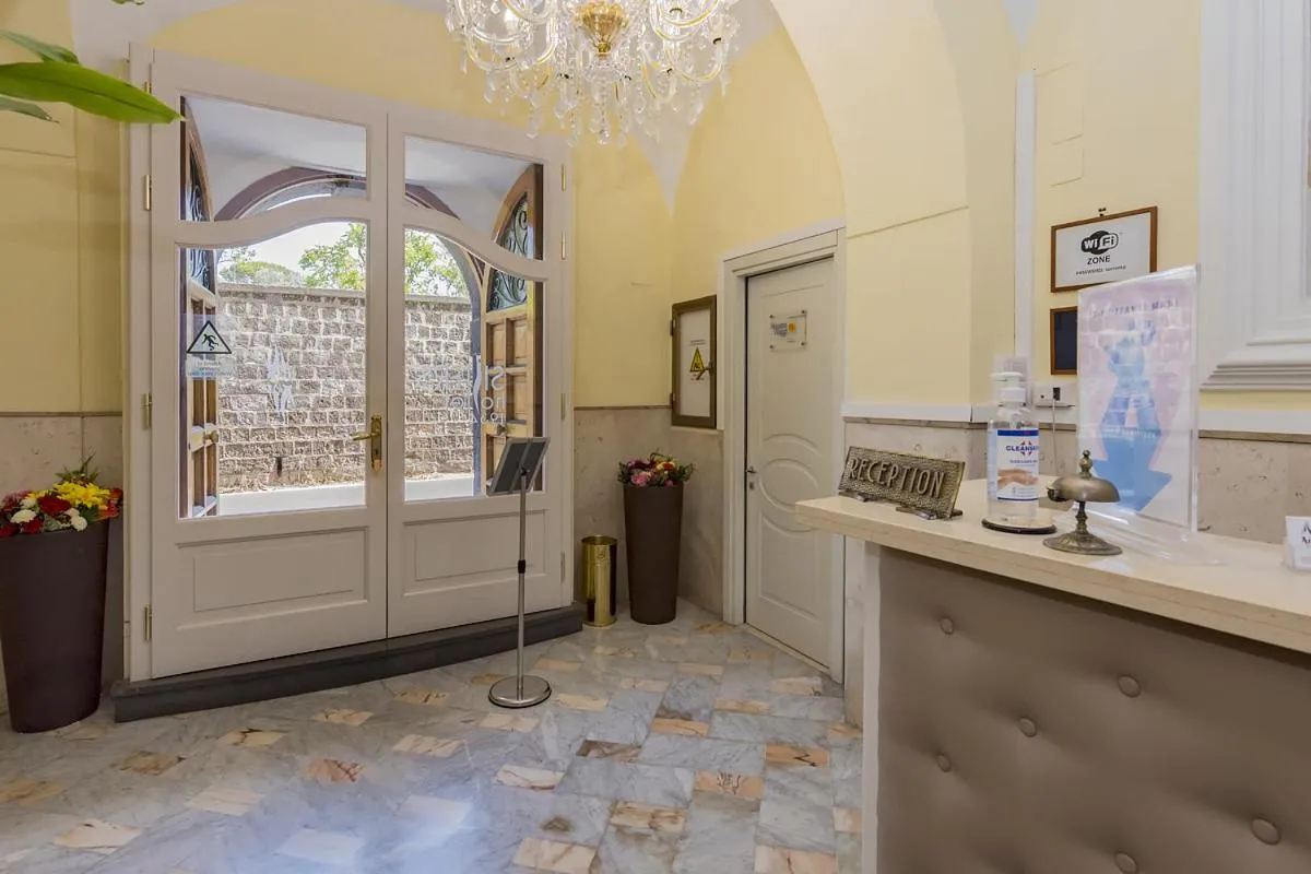 Lobby or reception in Sisters Hotel