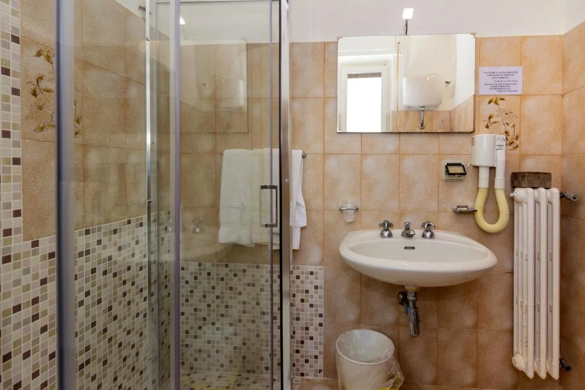 Bathroom in Sisters Hotel