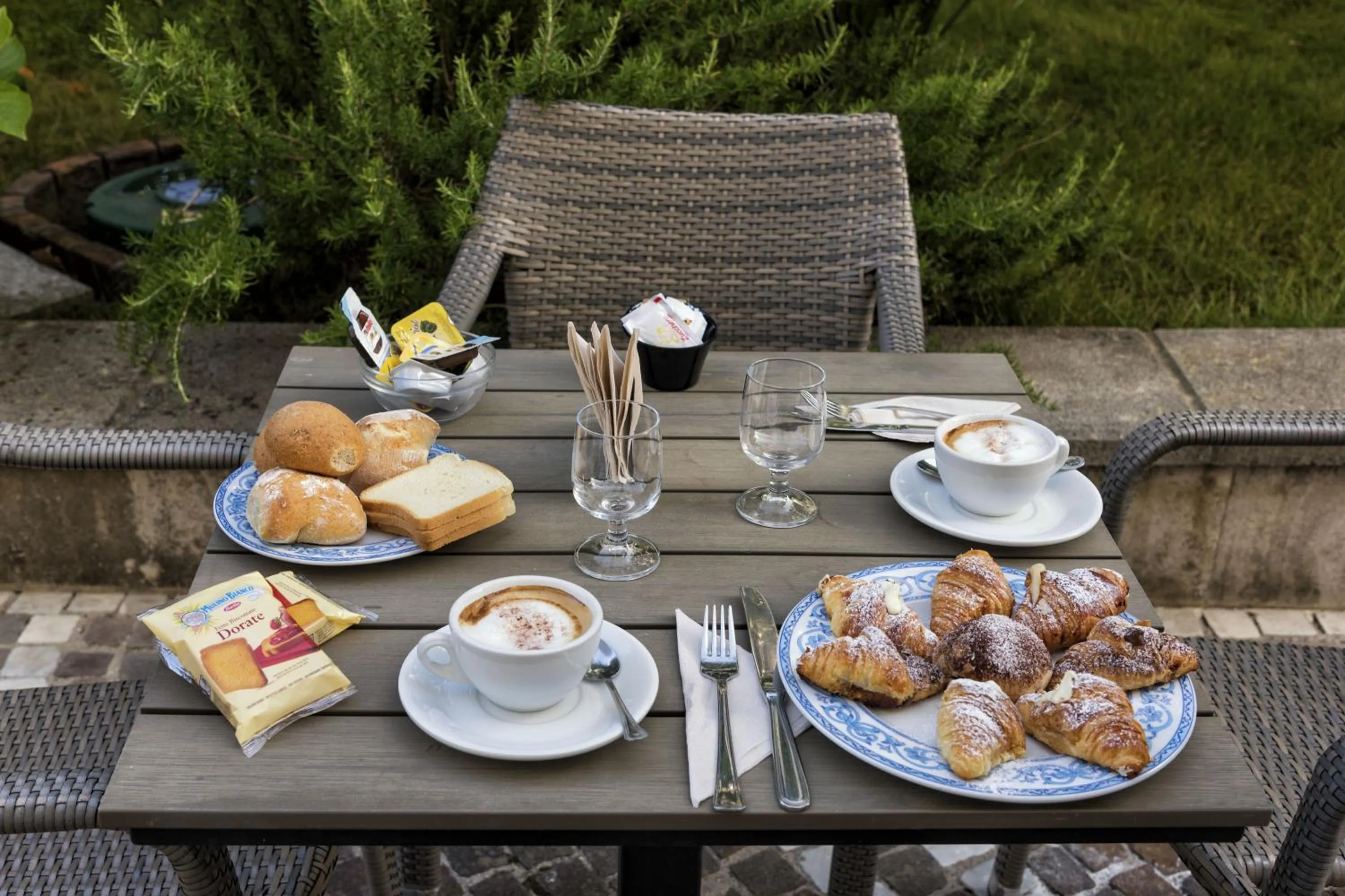 Continental breakfast in Sisters Hotel