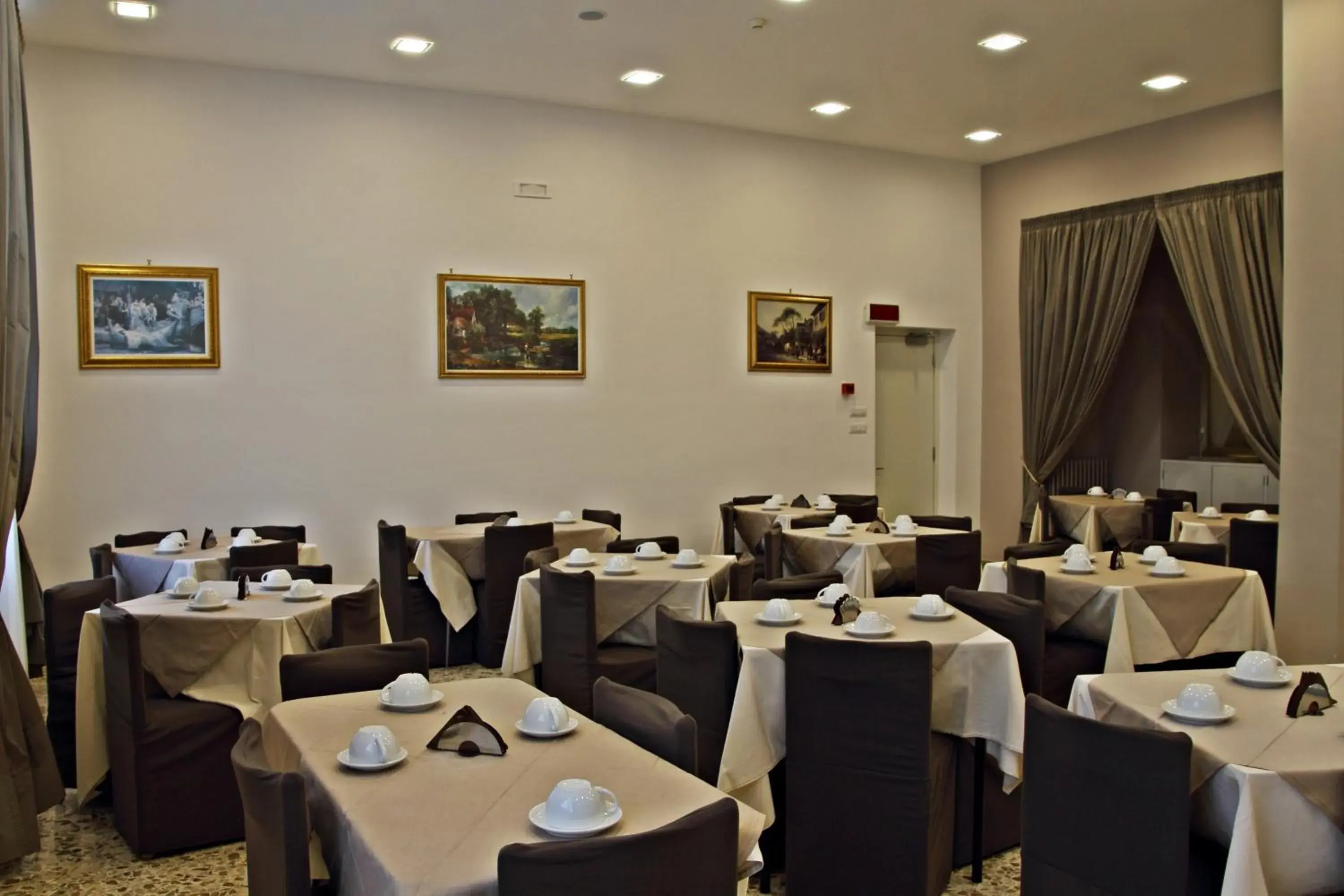 Restaurant/places to eat in Sisters Hotel Restaurant/places to eat in Sisters Hotel