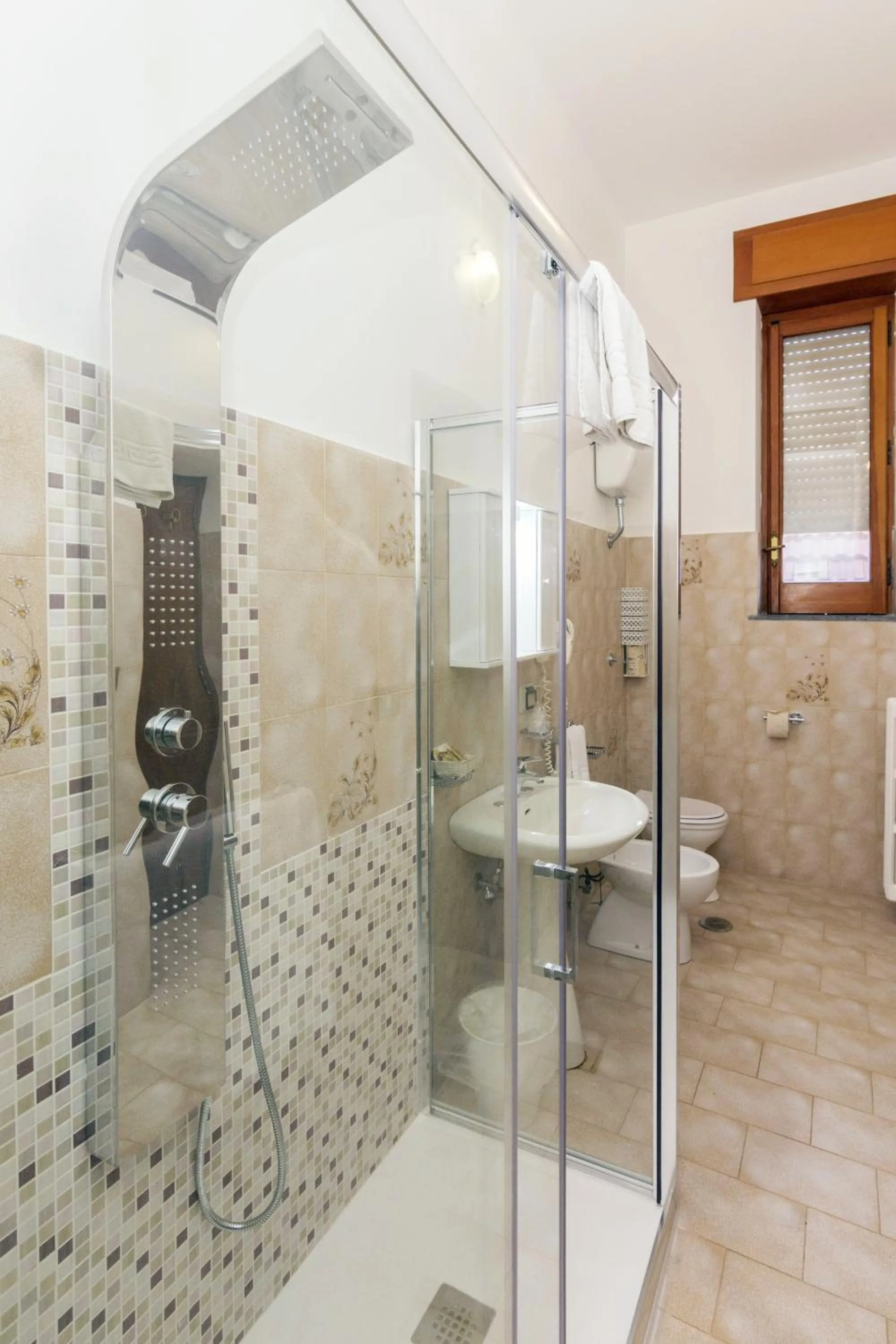 Bathroom in Sisters Hotel