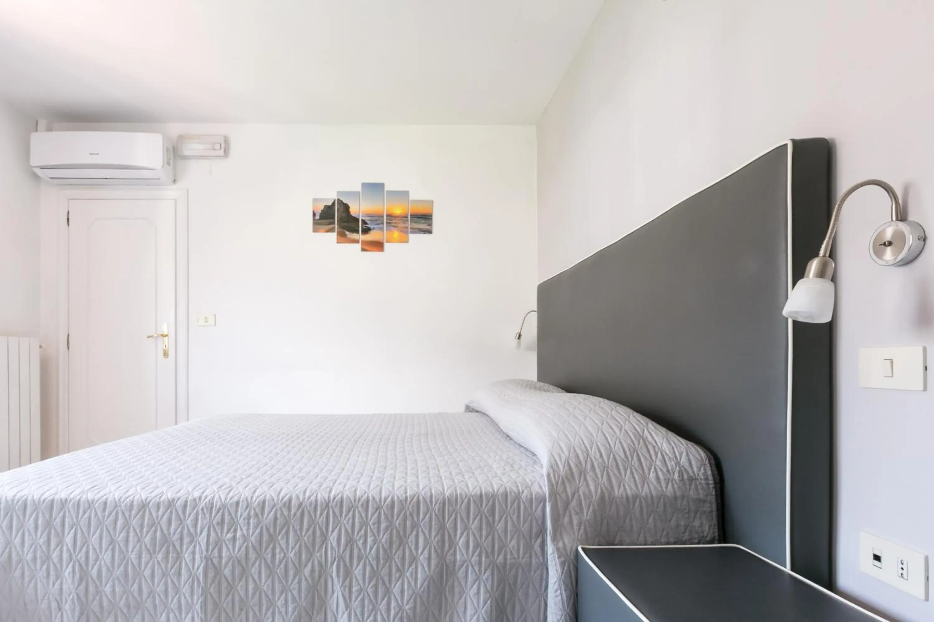 Single Room in Sisters Hotel Single Room in Sisters Hotel