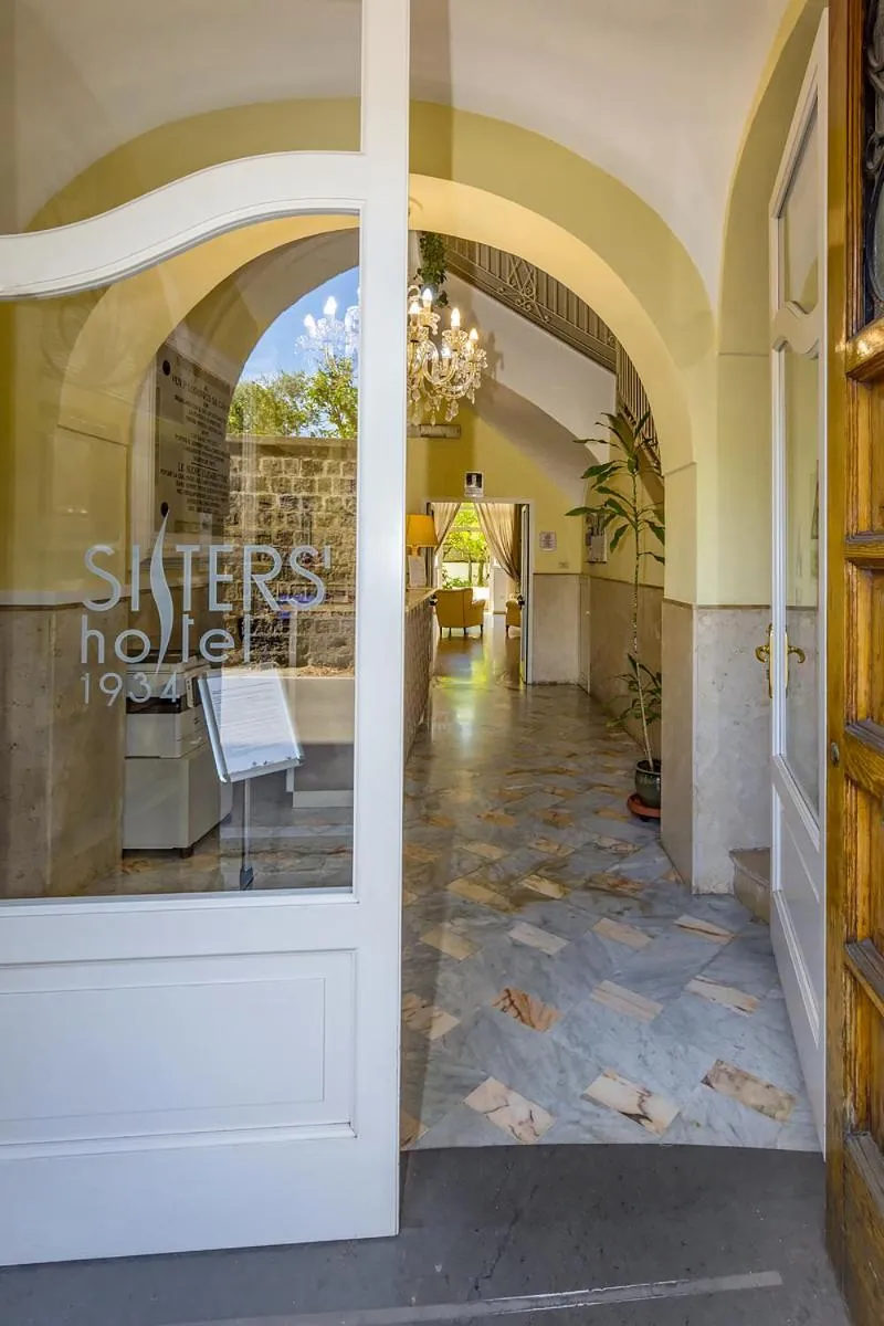 Lobby or reception in Sisters Hotel