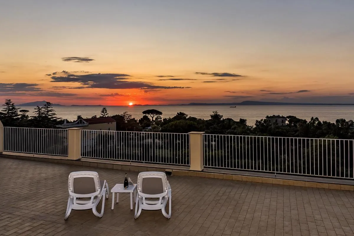 Balcony/Terrace in Sisters Hotel