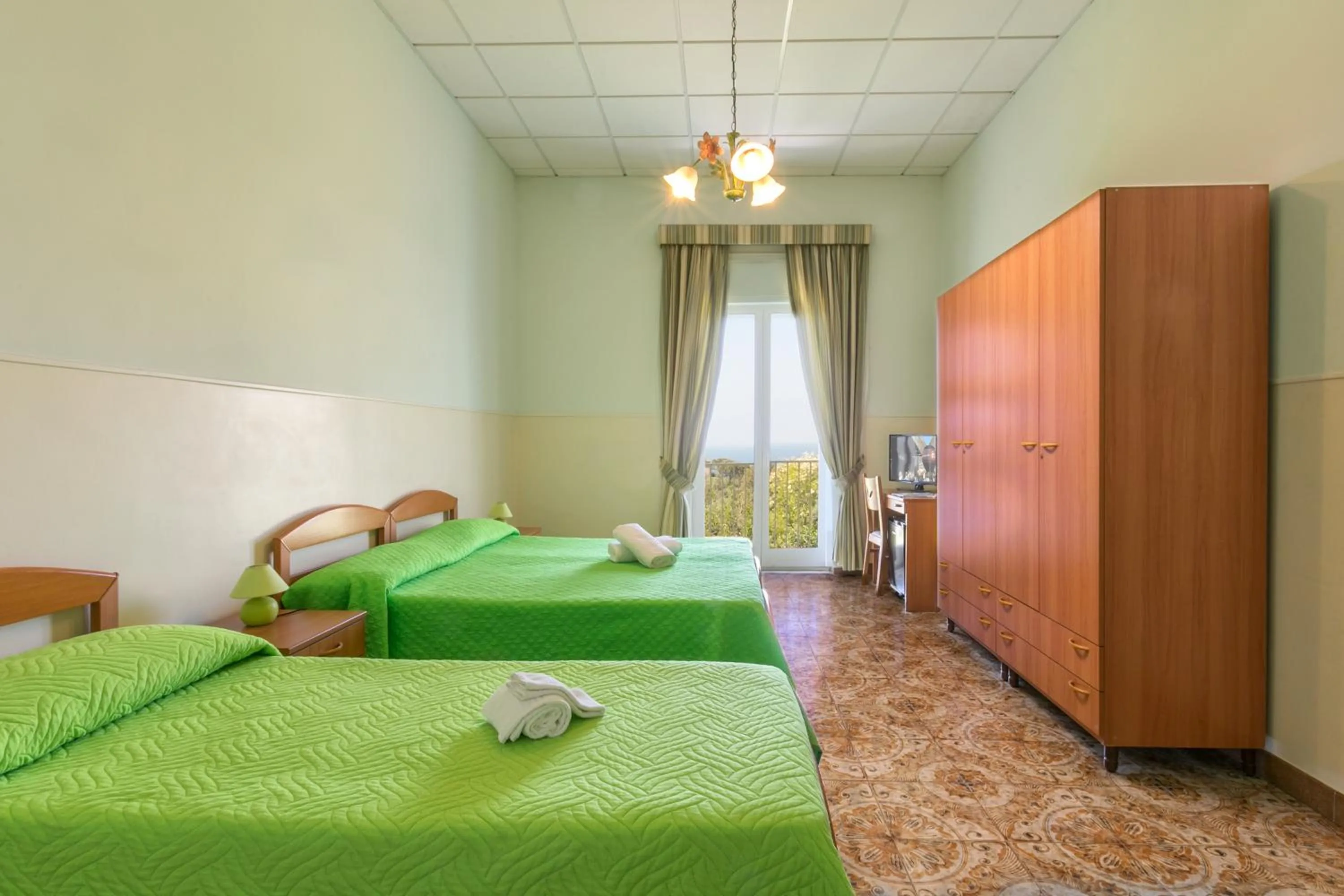 Photo of the whole room, Bed in Sisters Hotel