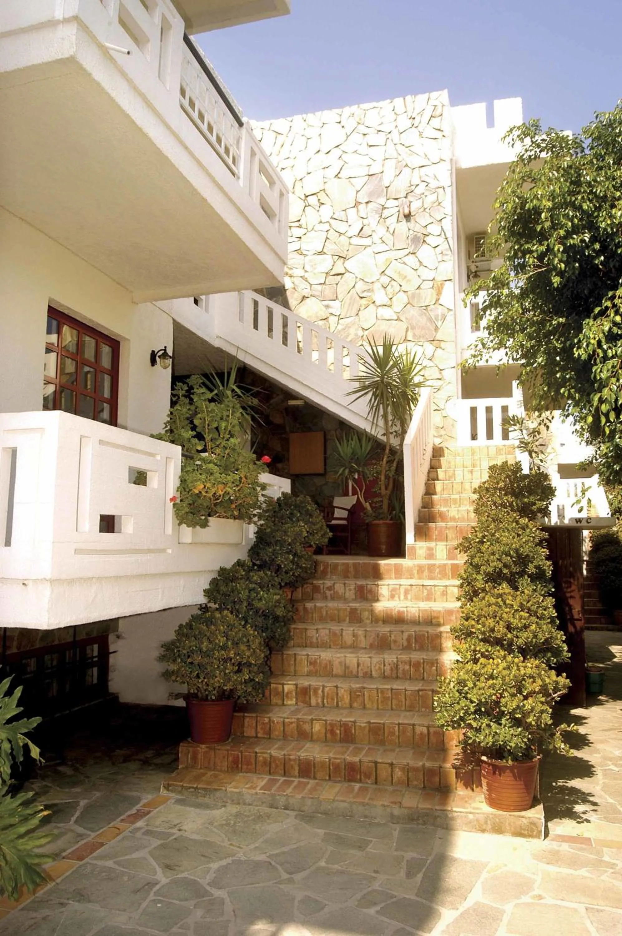 Facade/entrance in Proimos Apartments